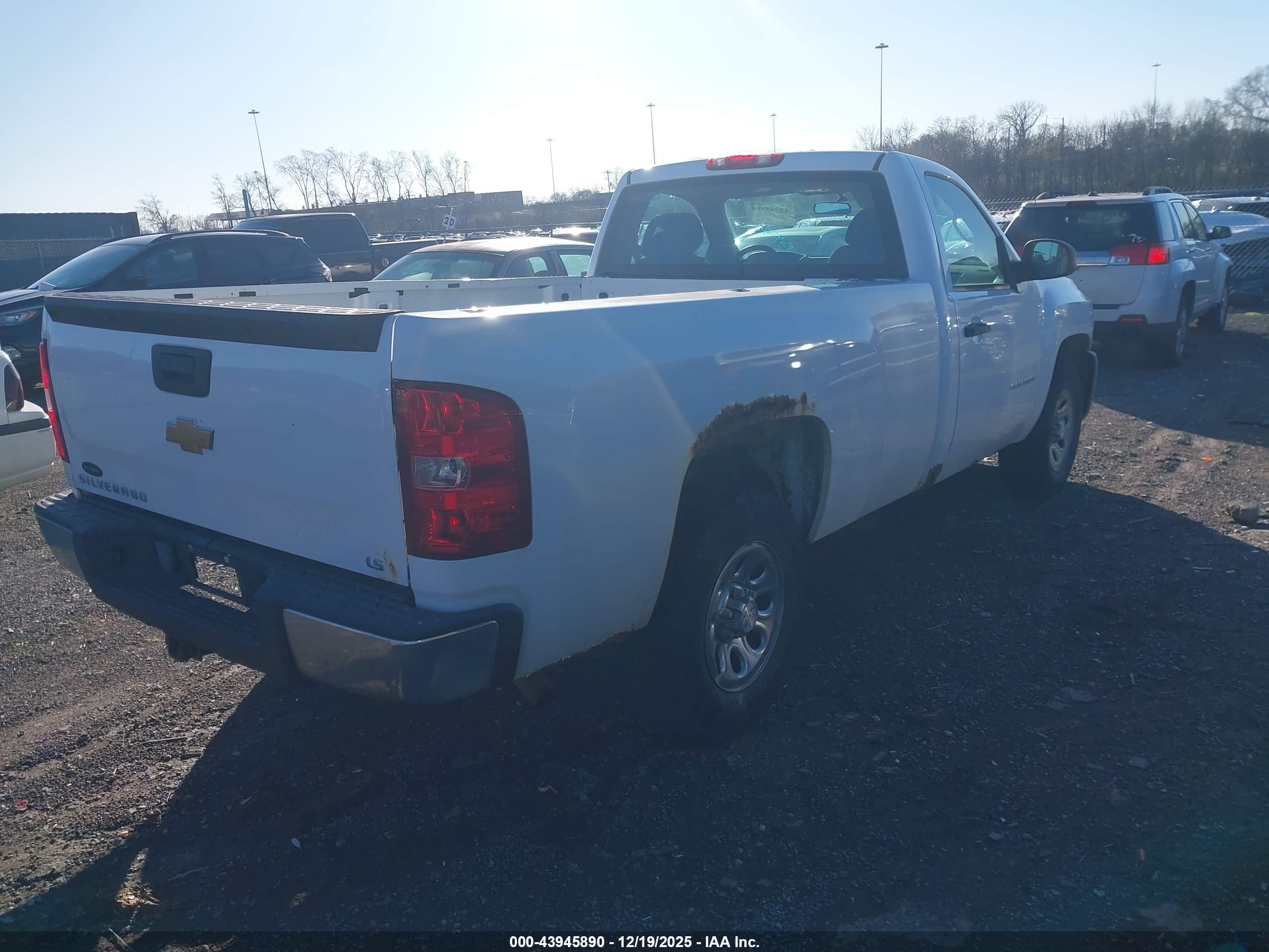 CHEVROLET SILVERADO image 4