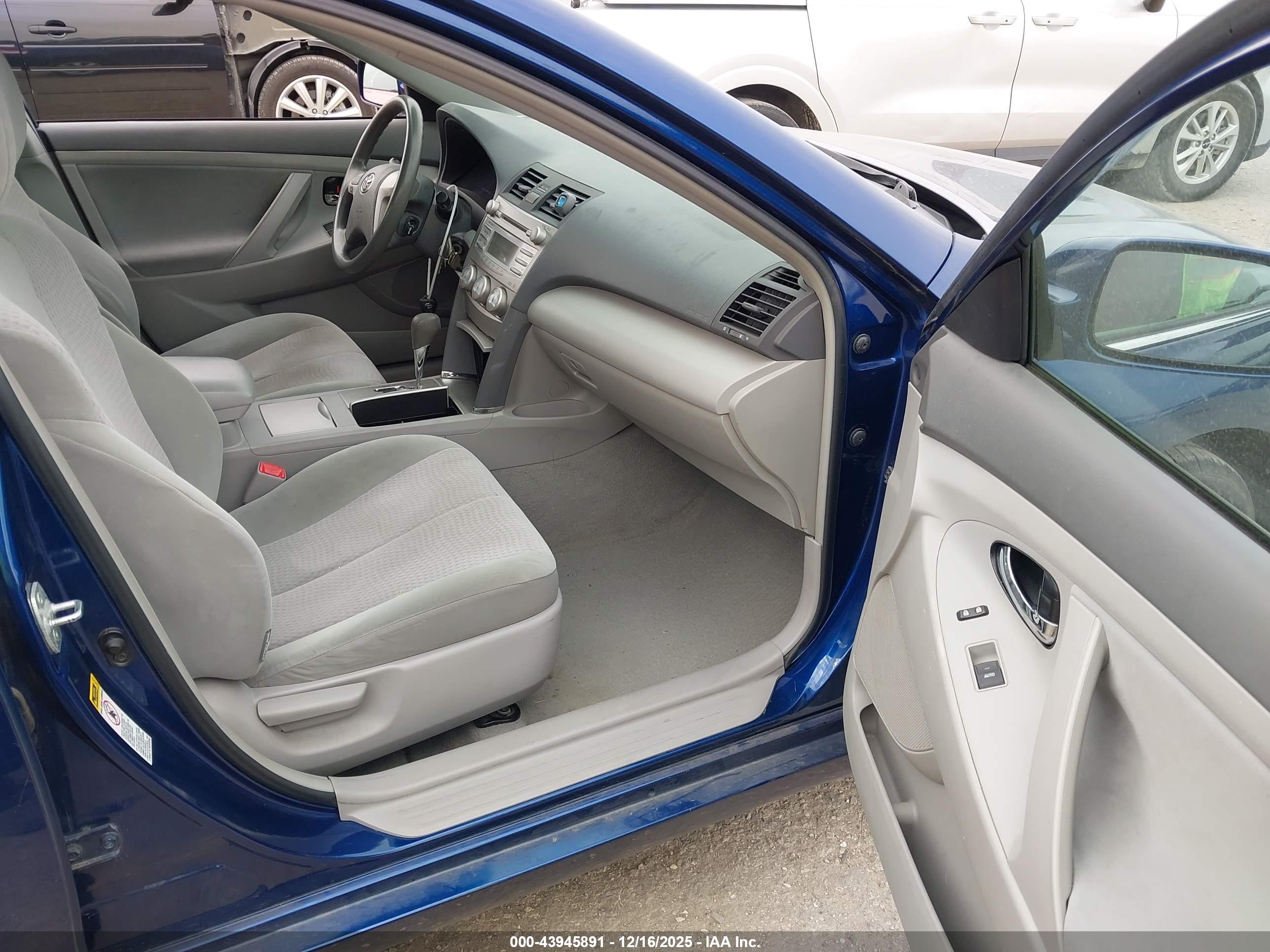 TOYOTA CAMRY image 5