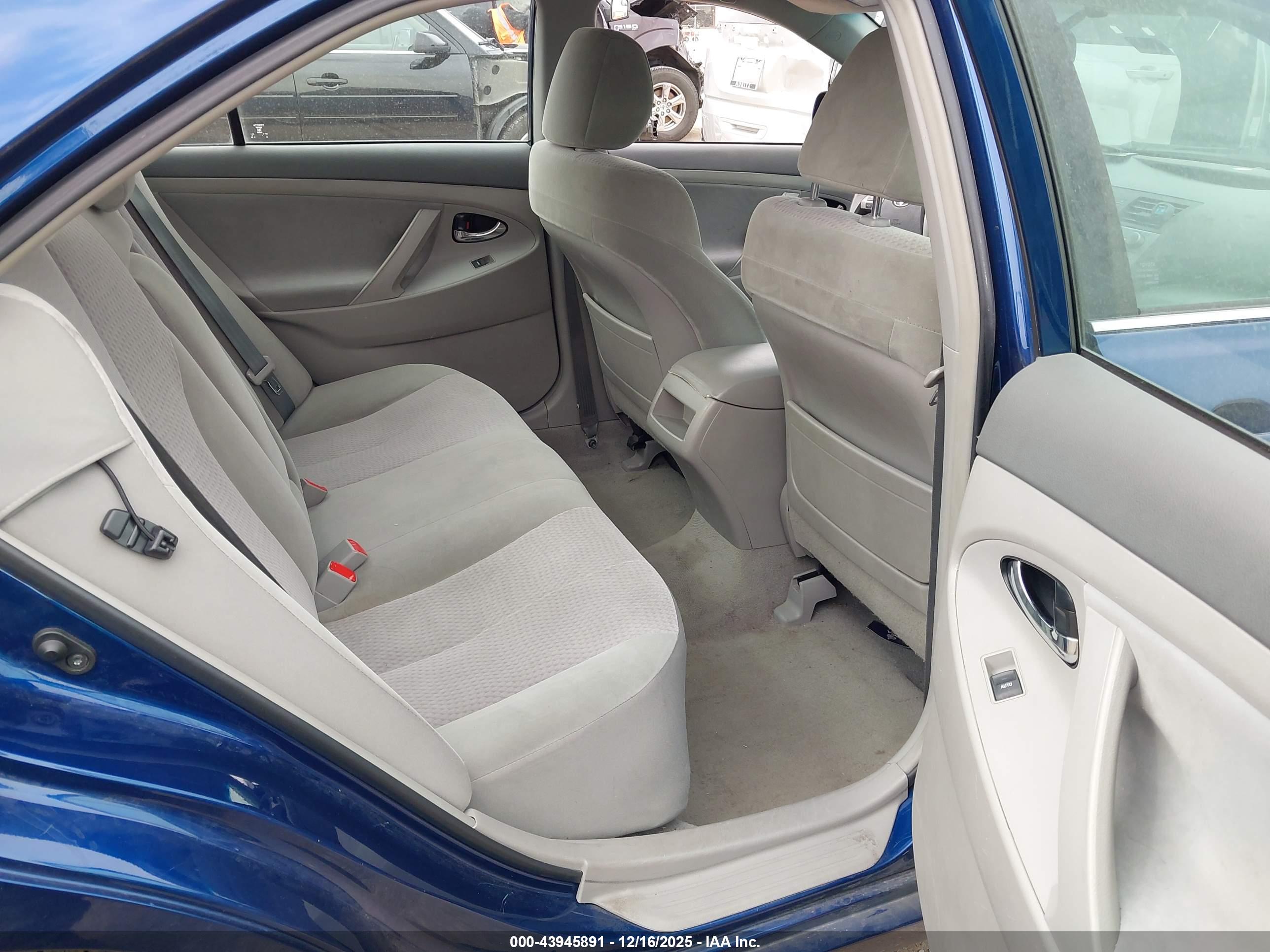 TOYOTA CAMRY image 8