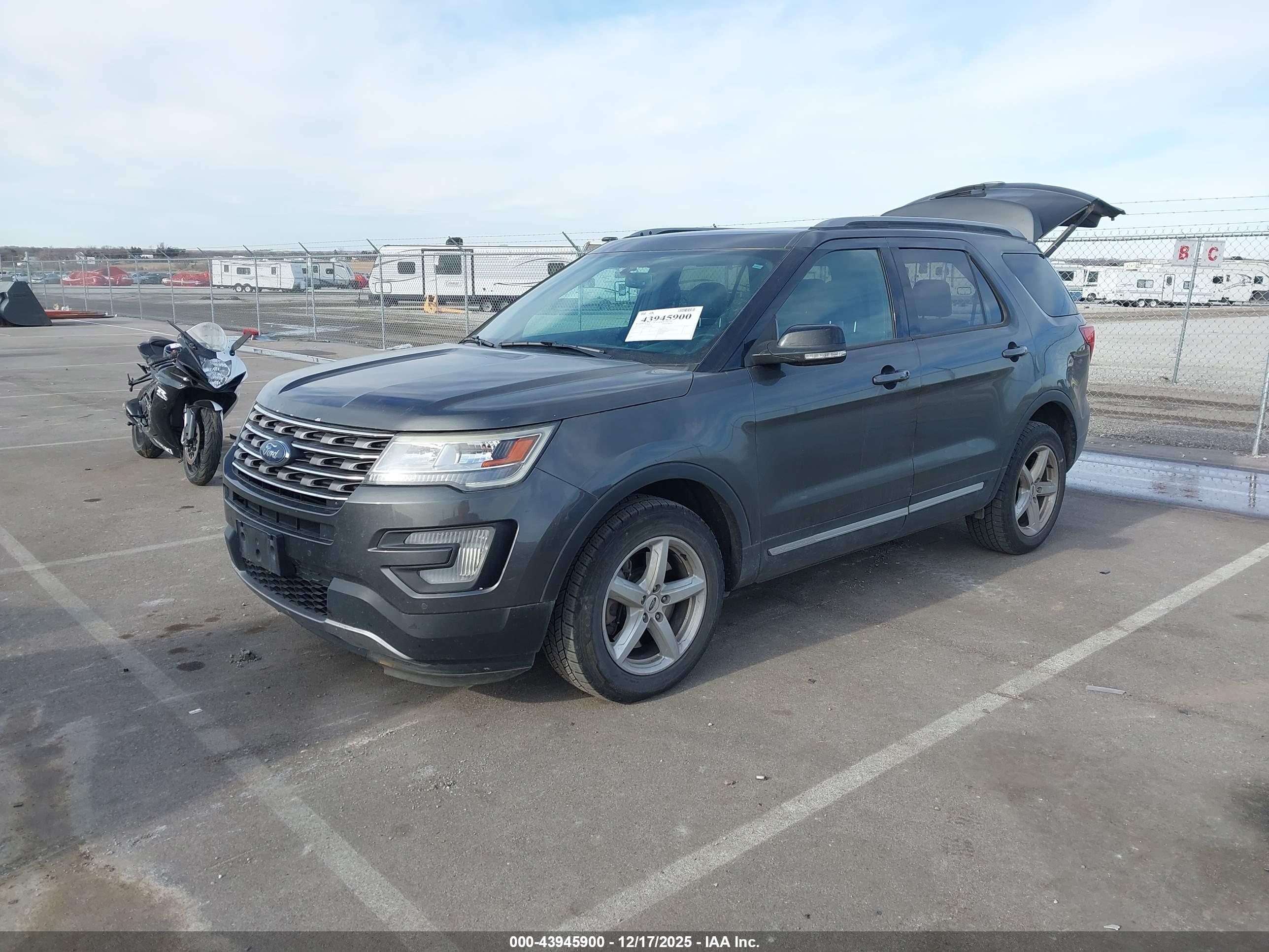 FORD EXPLORER image 2