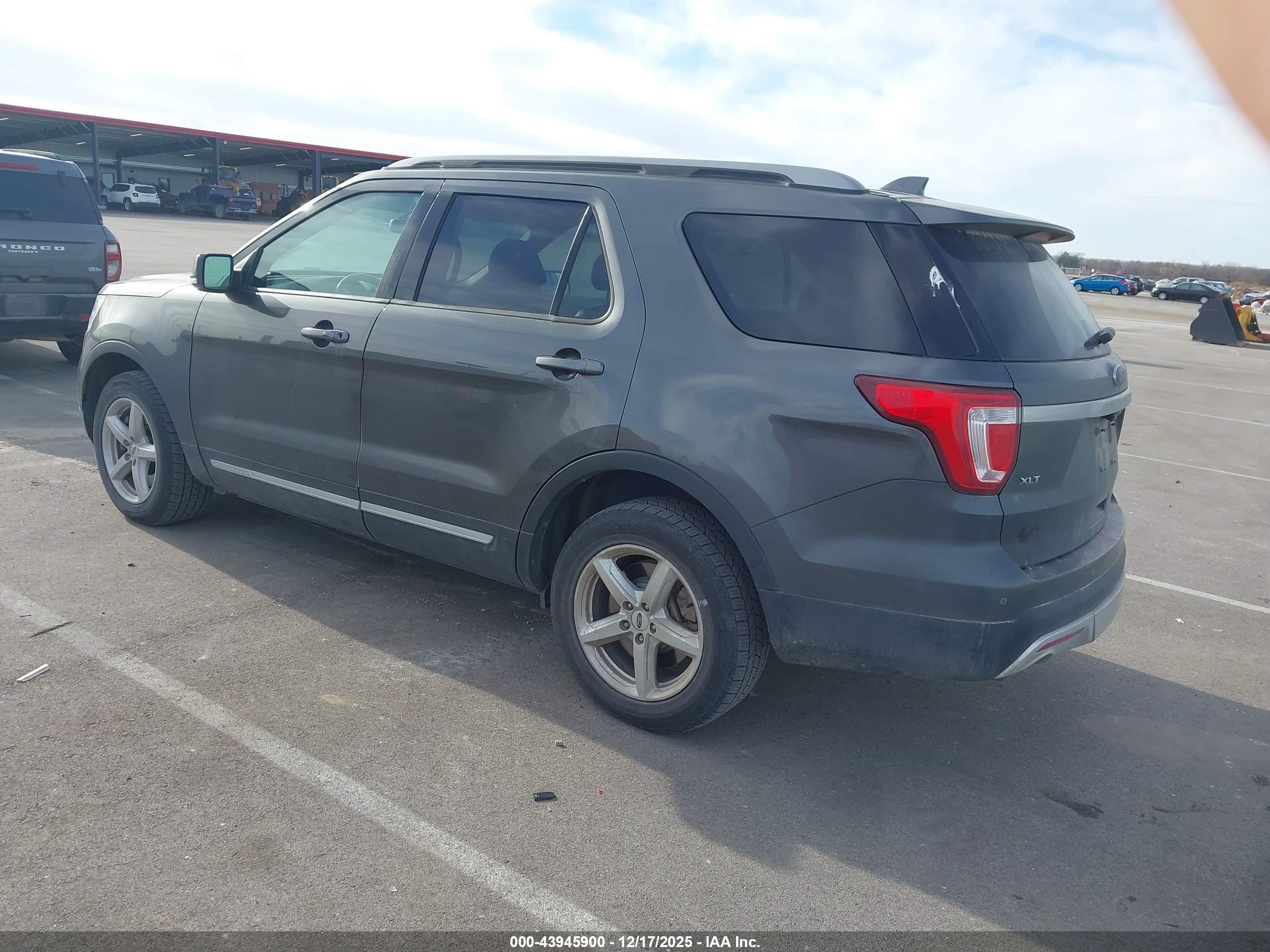 FORD EXPLORER image 3