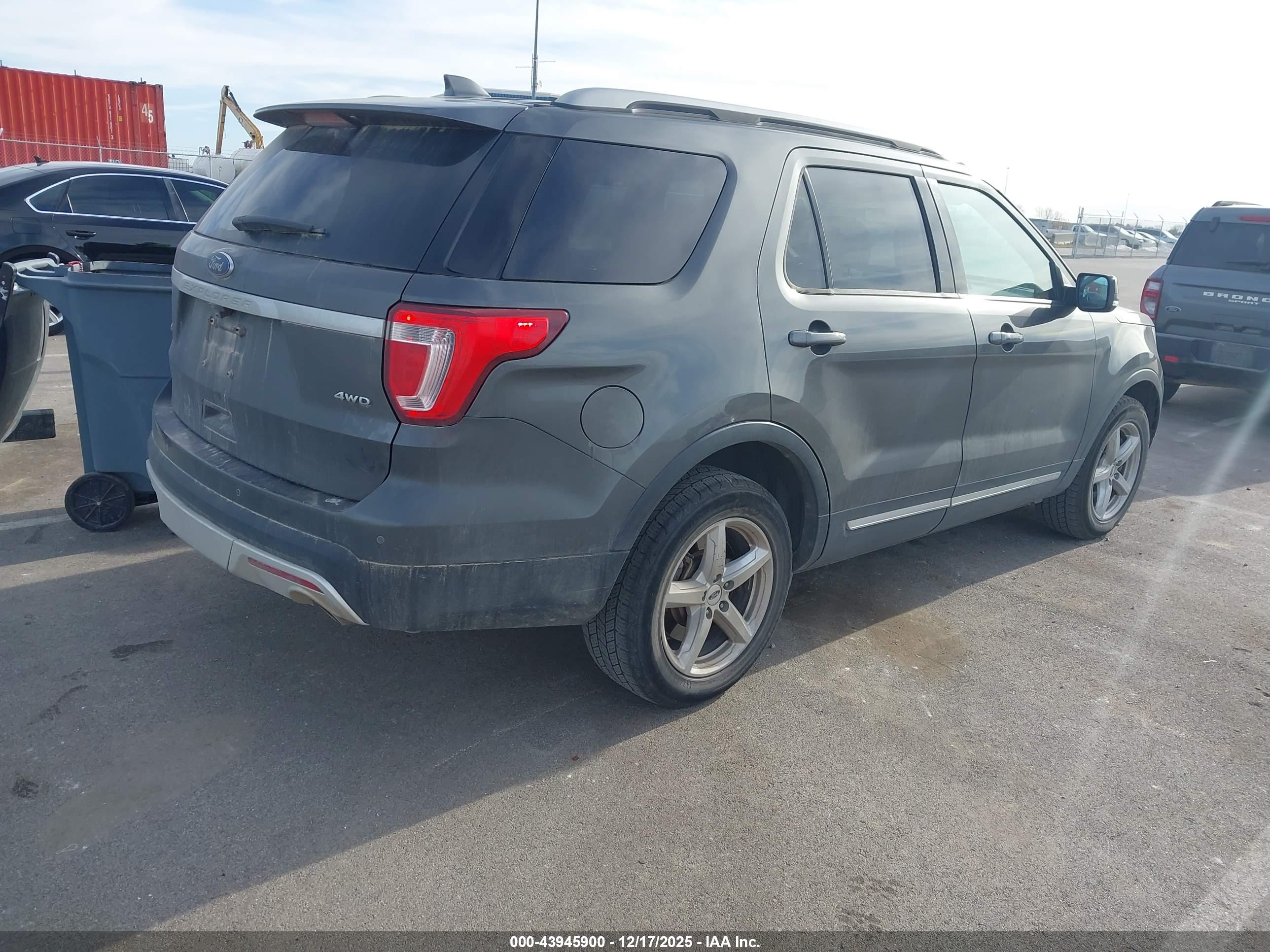 FORD EXPLORER image 4