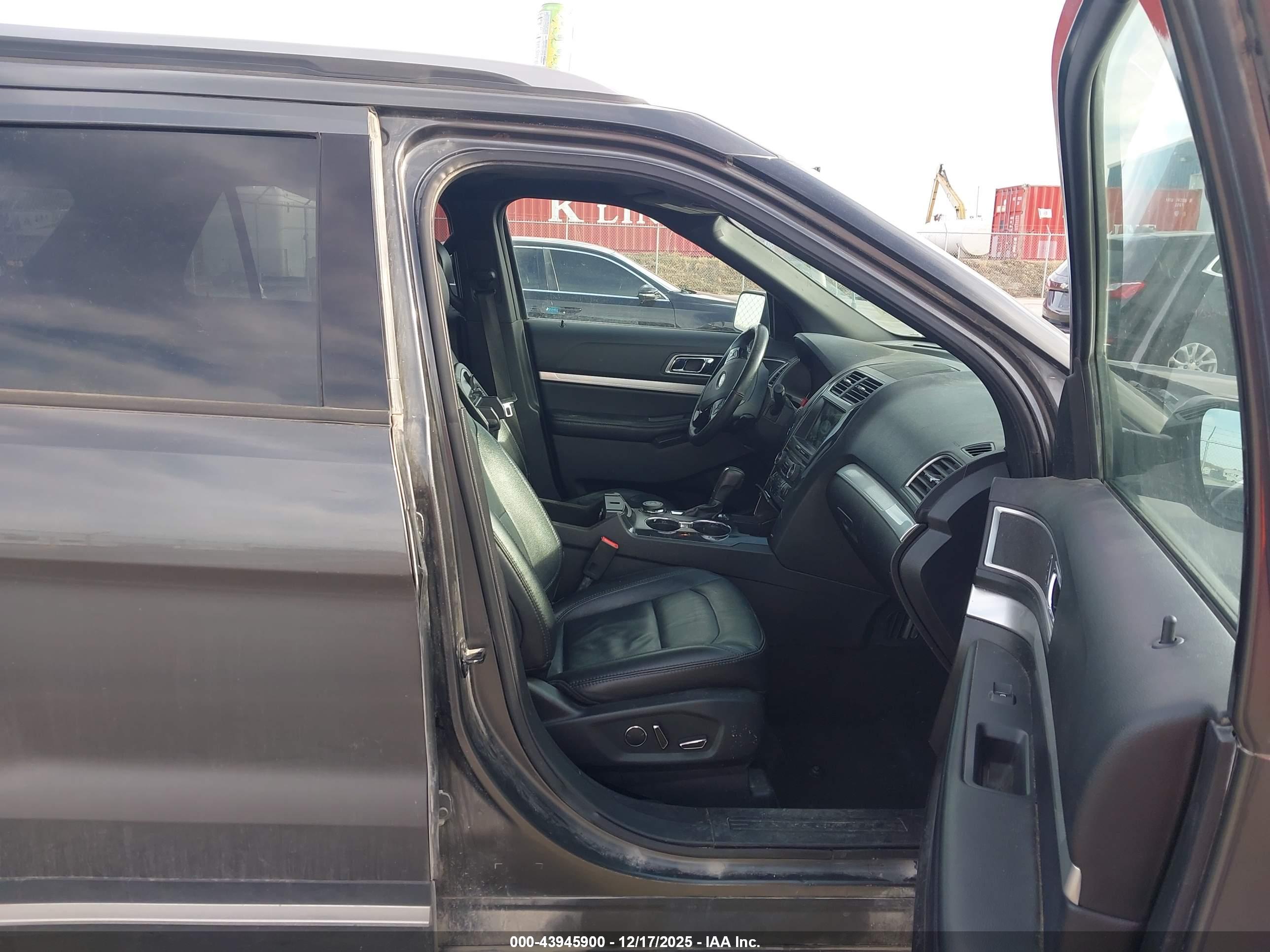 FORD EXPLORER image 5