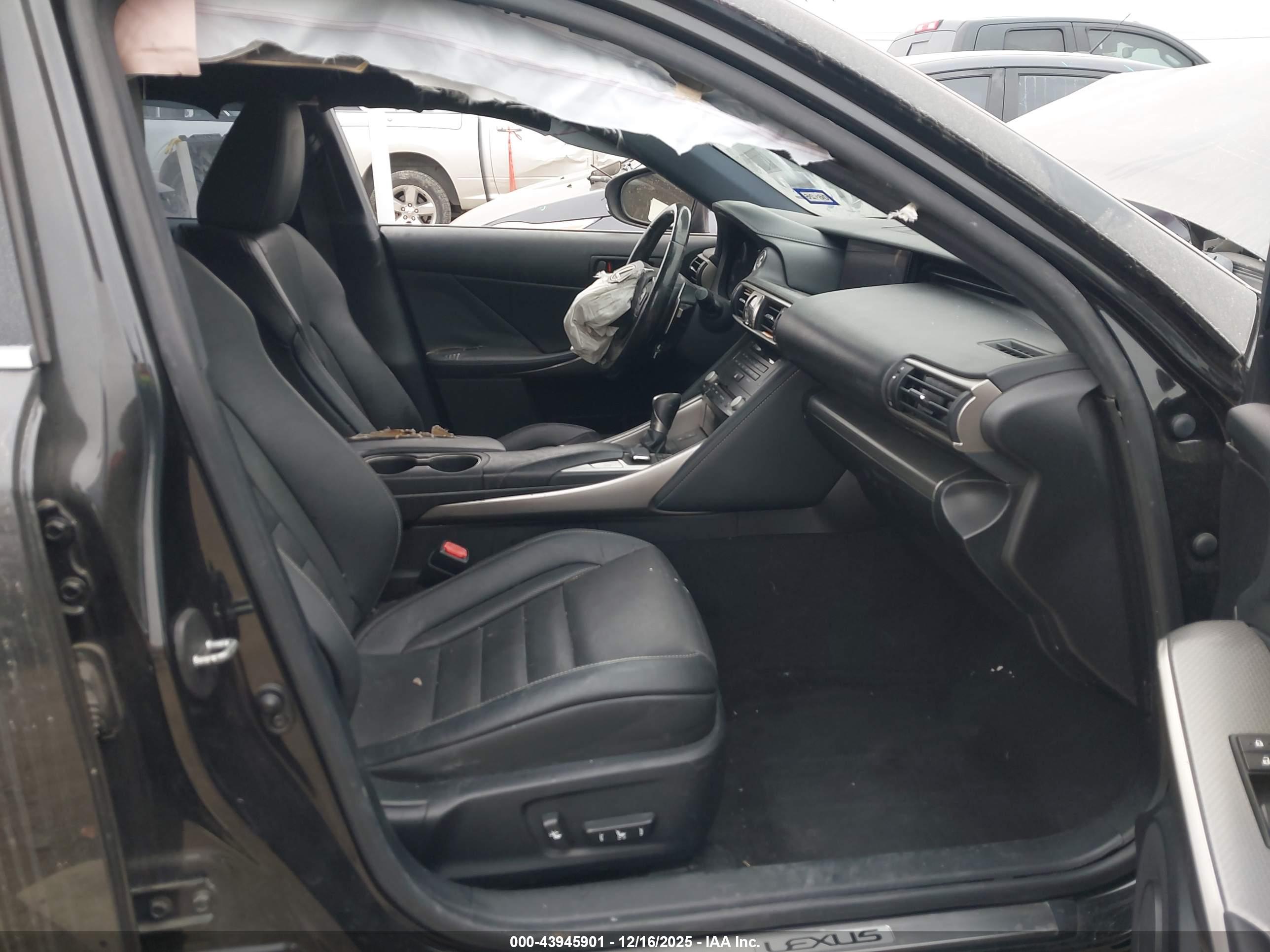 LEXUS IS image 5