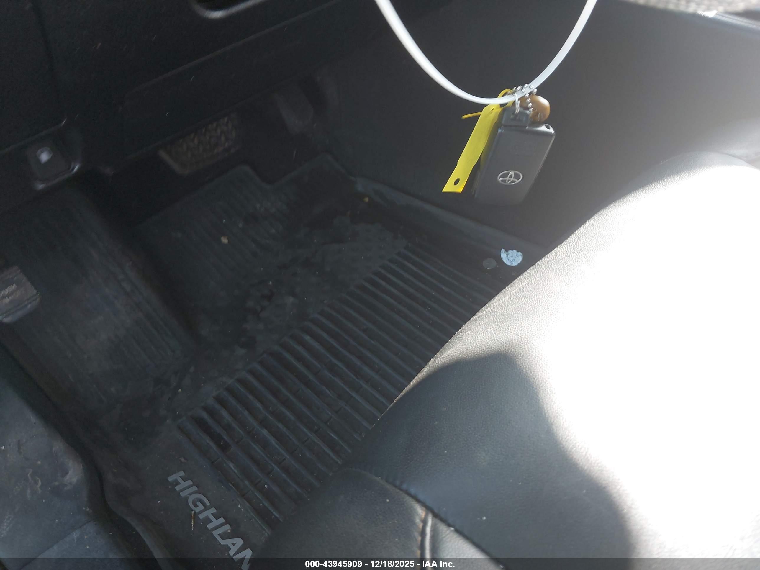 TOYOTA HIGHLANDER image 11