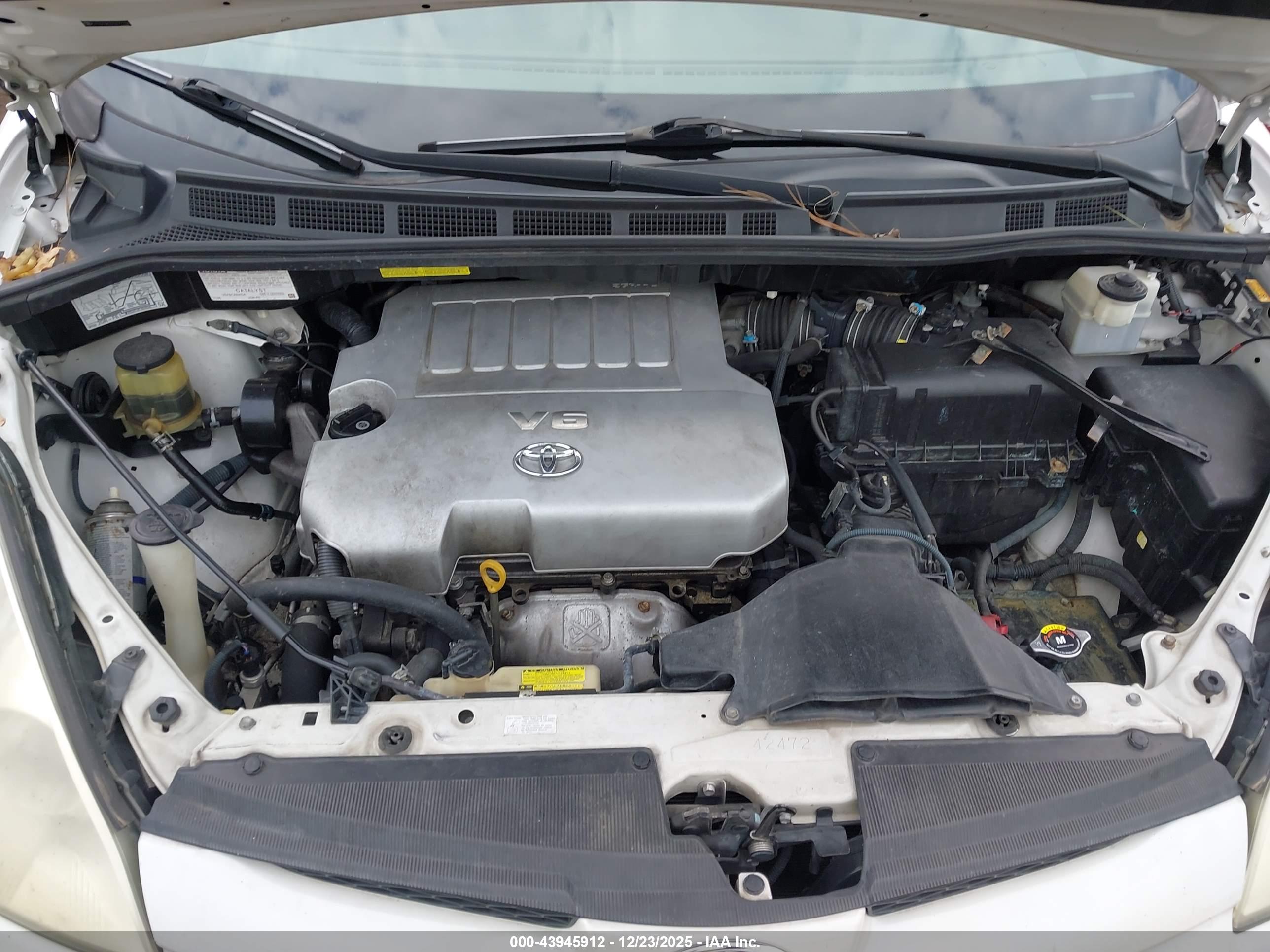 TOYOTA SIENNA image 10