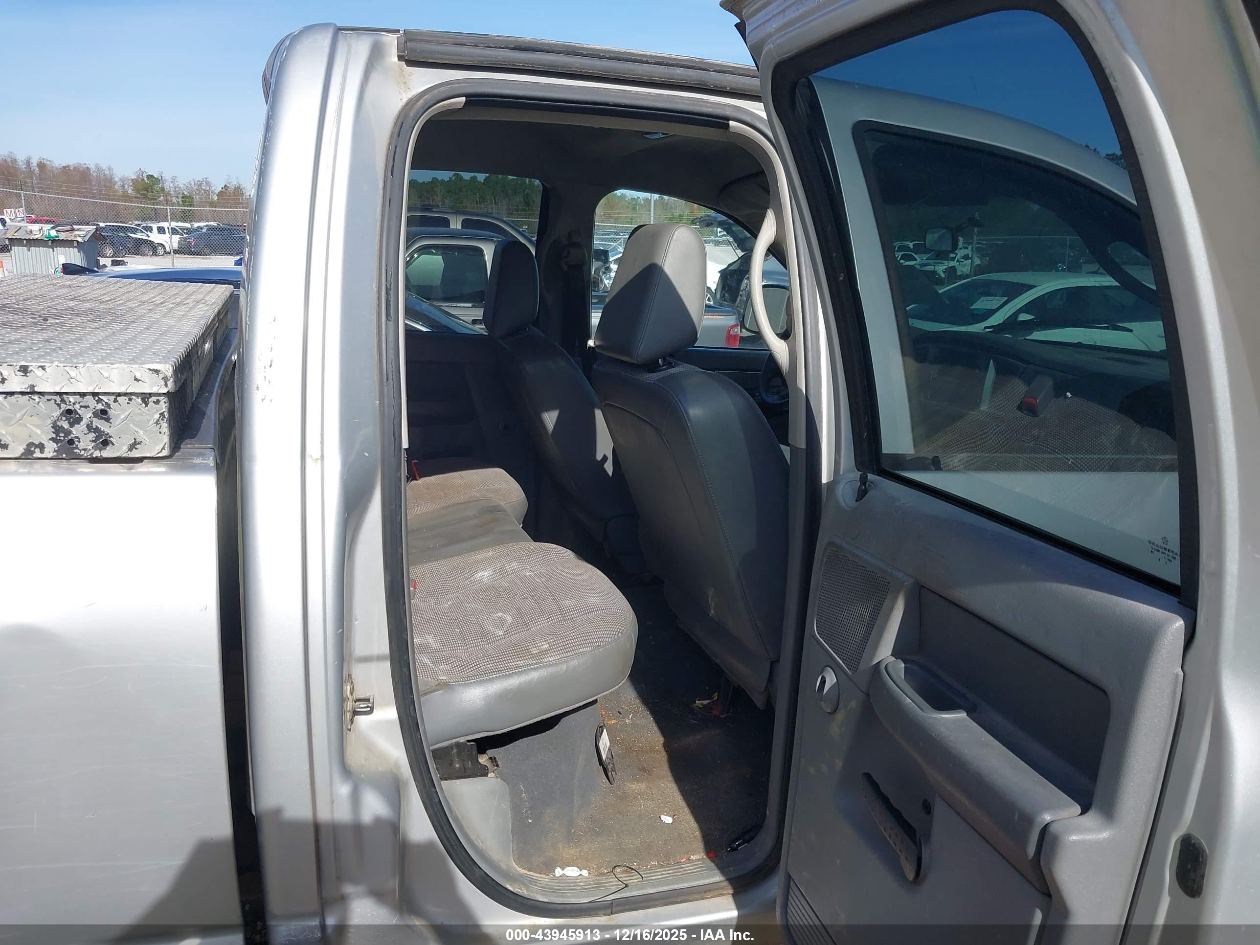 DODGE RAM image 8