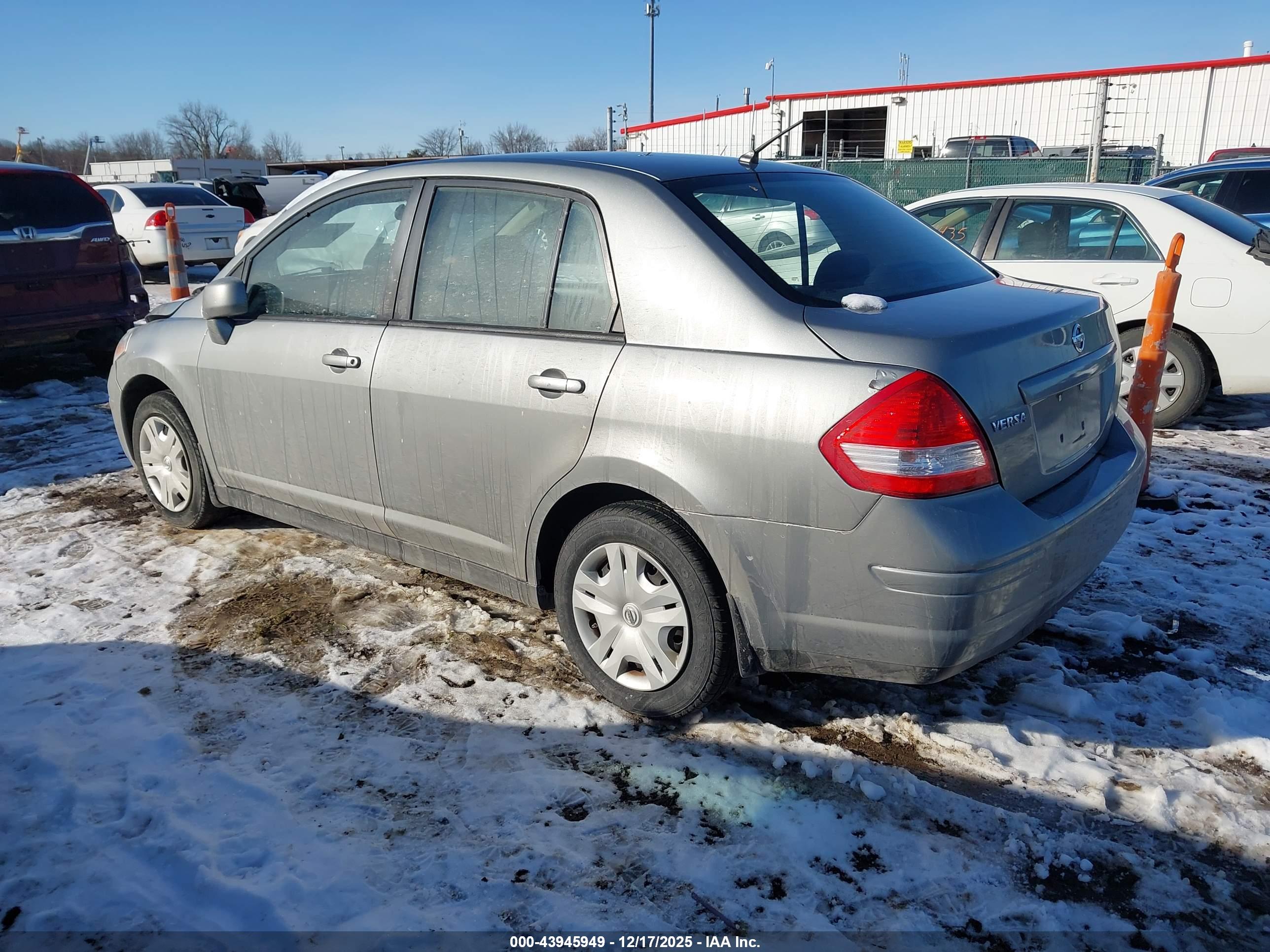 NISSAN VERSA image 3