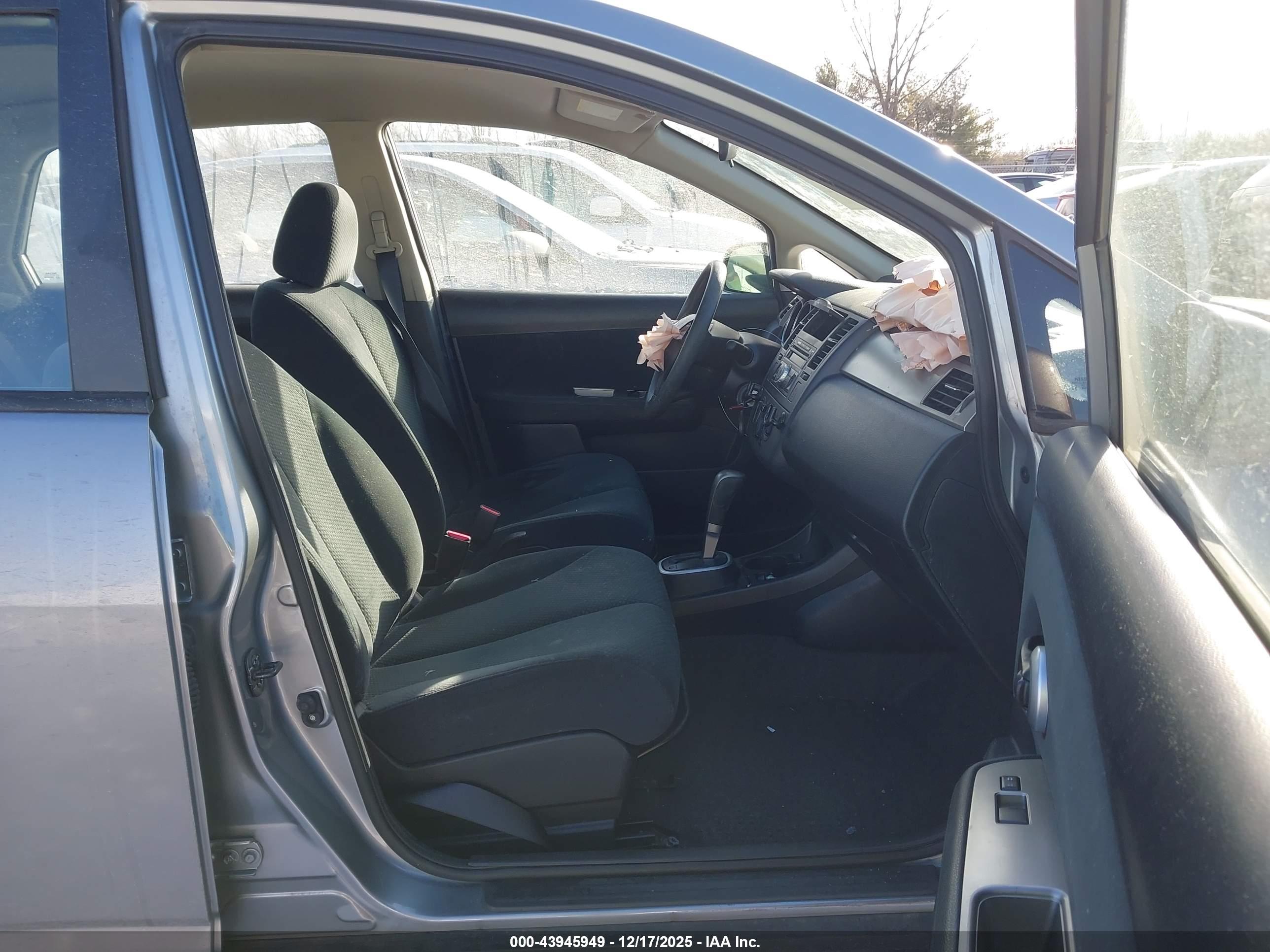 NISSAN VERSA image 5