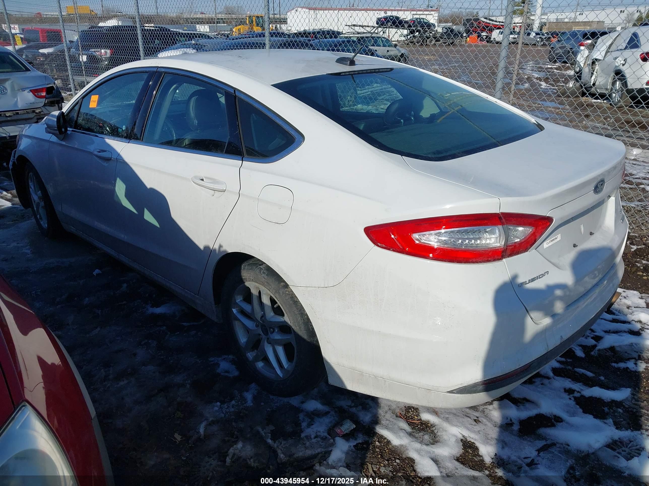 FORD FUSION image 3