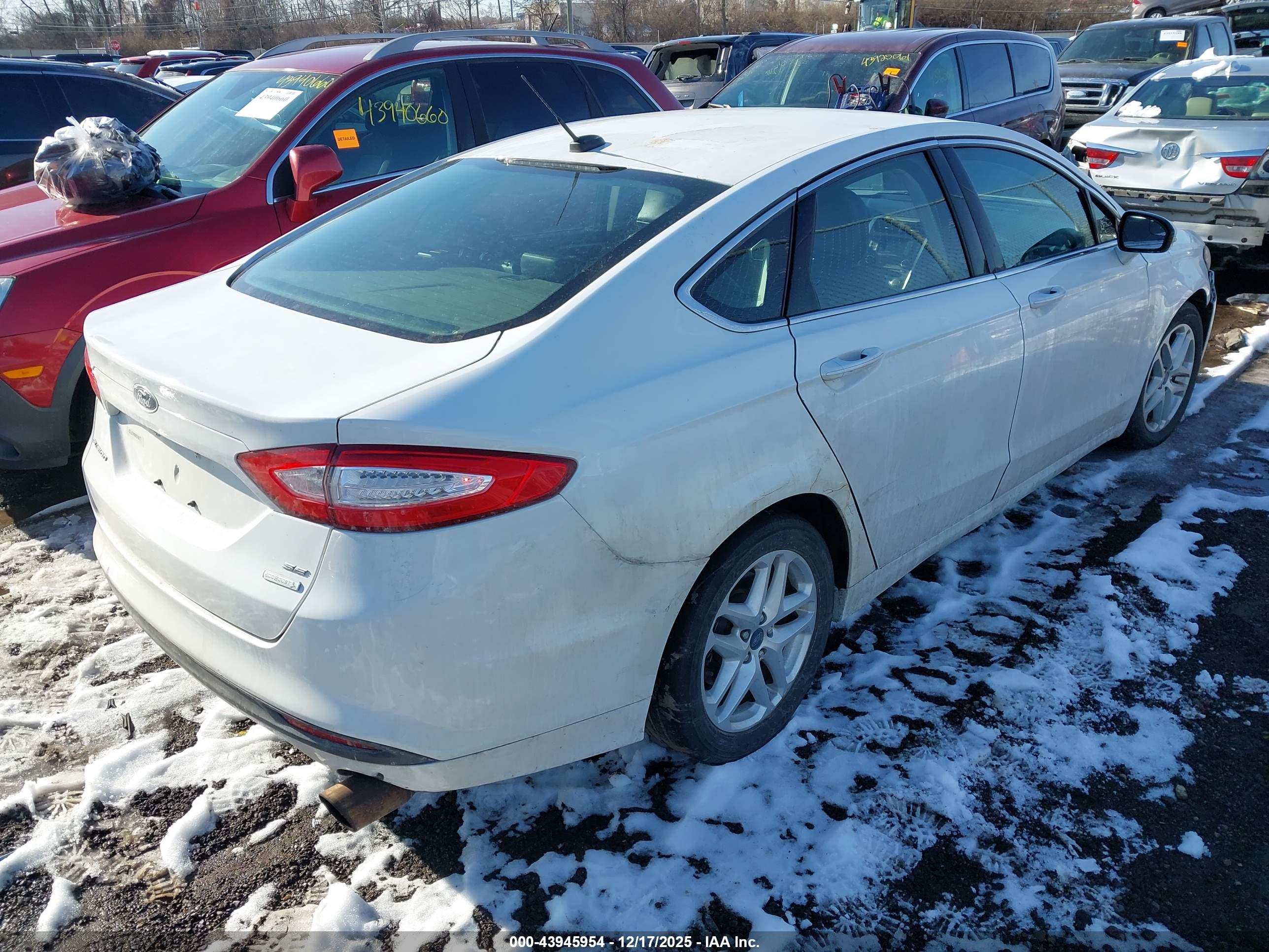 FORD FUSION image 4
