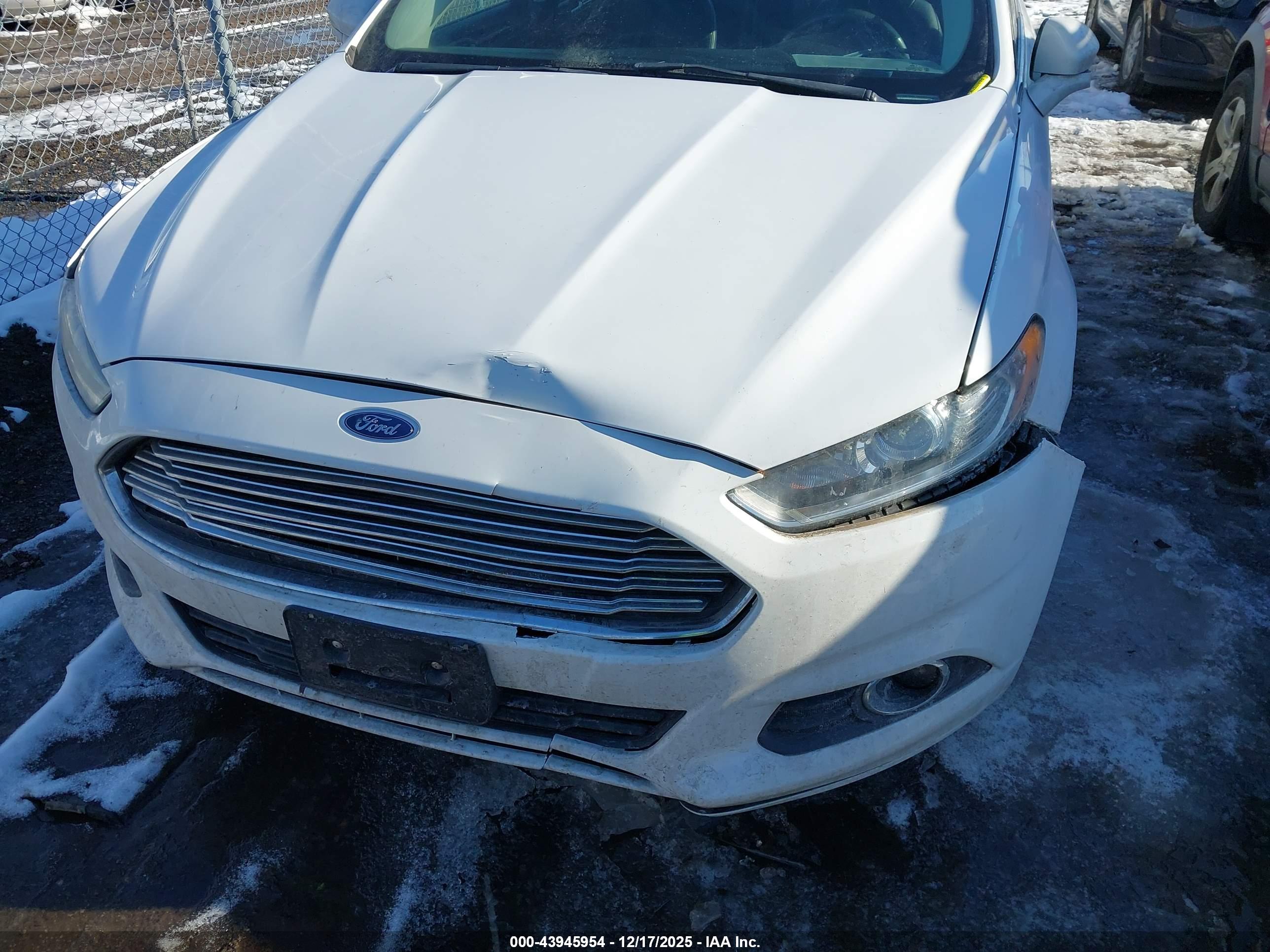 FORD FUSION image 6