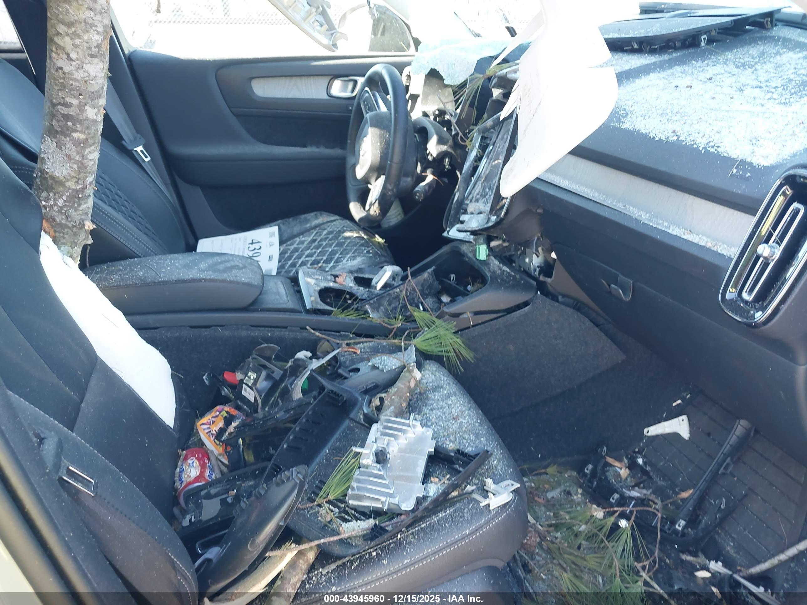VOLVO XC40 image 5
