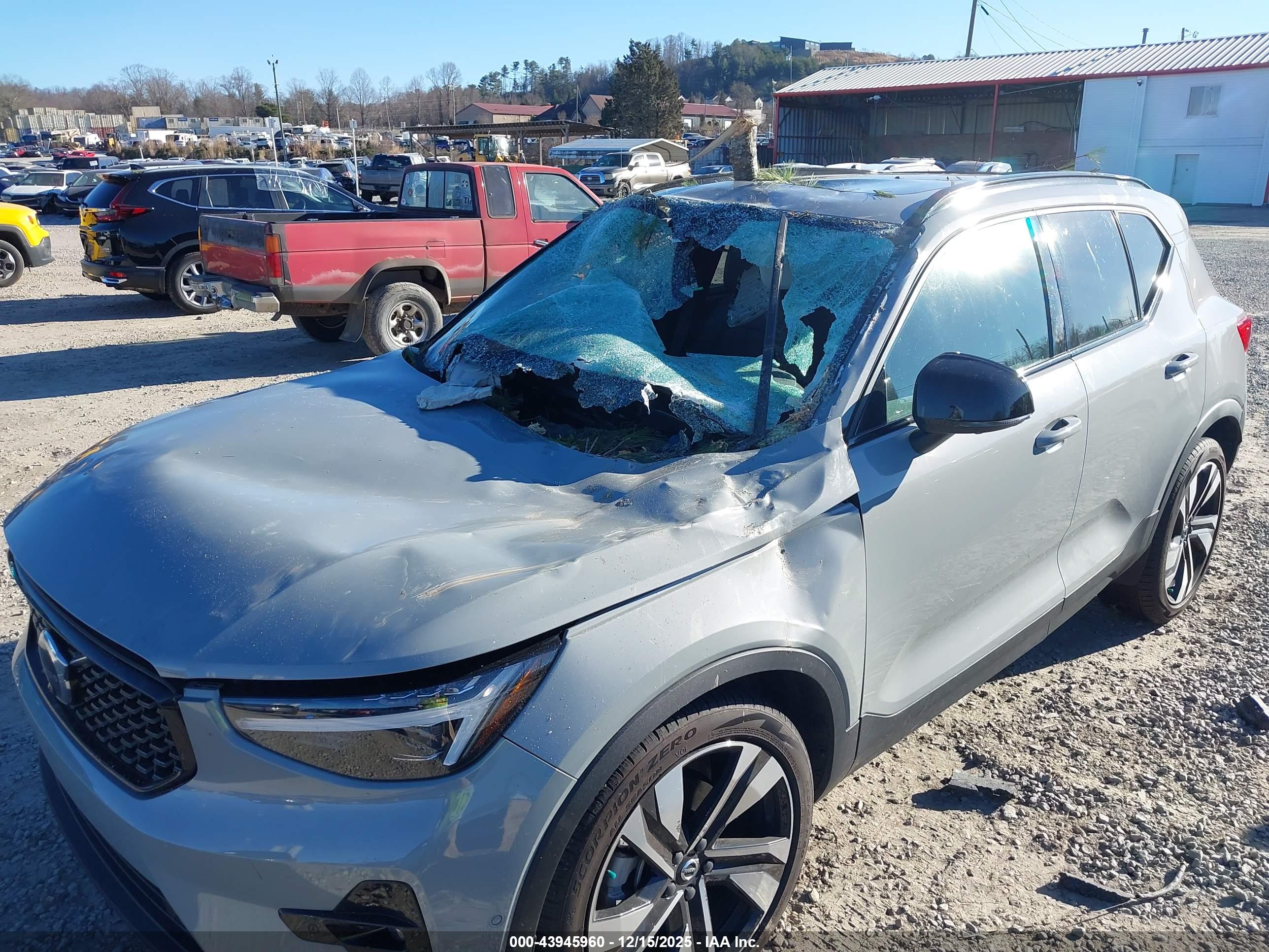 VOLVO XC40 image 6