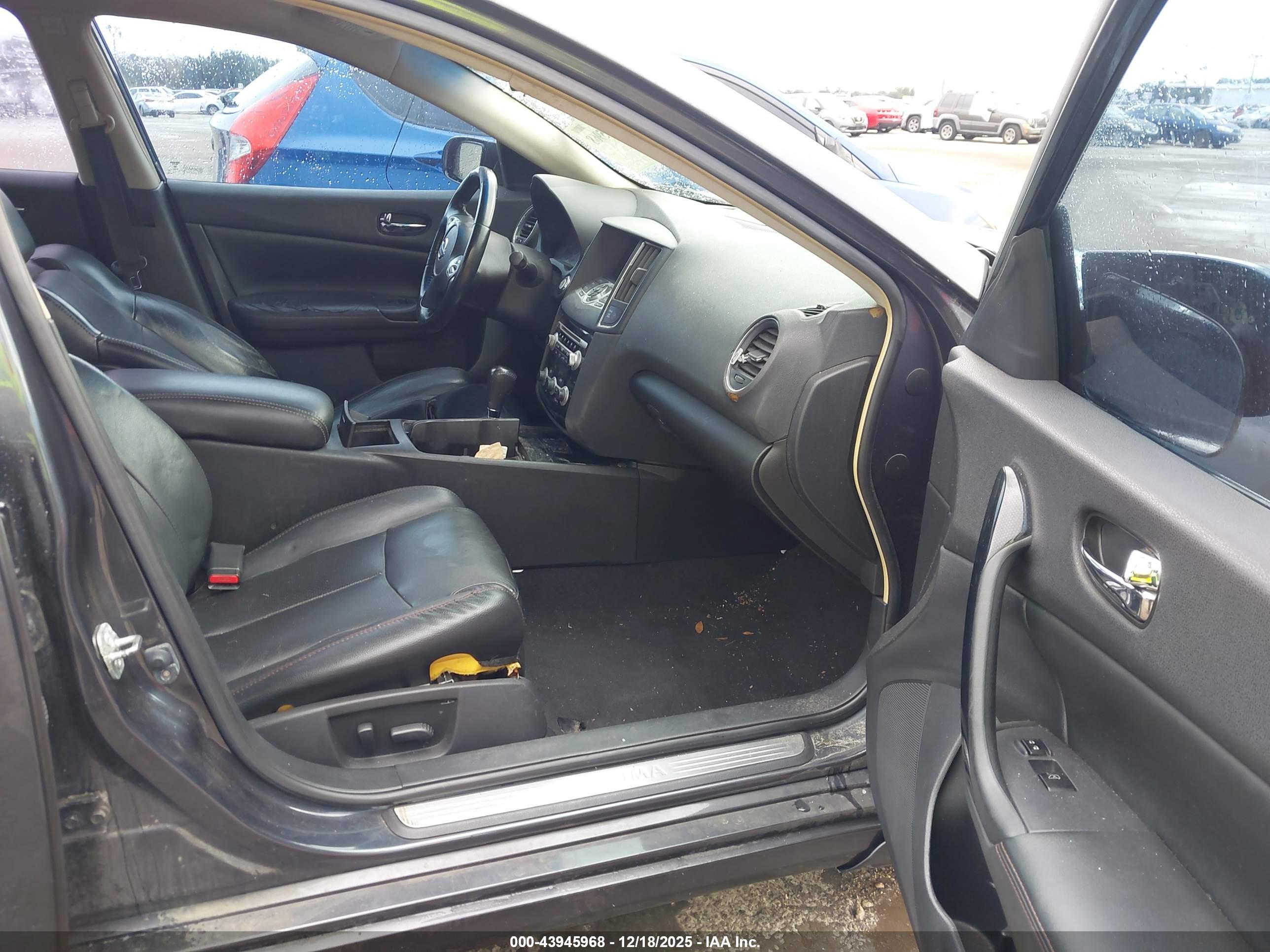 NISSAN MAXIMA image 5