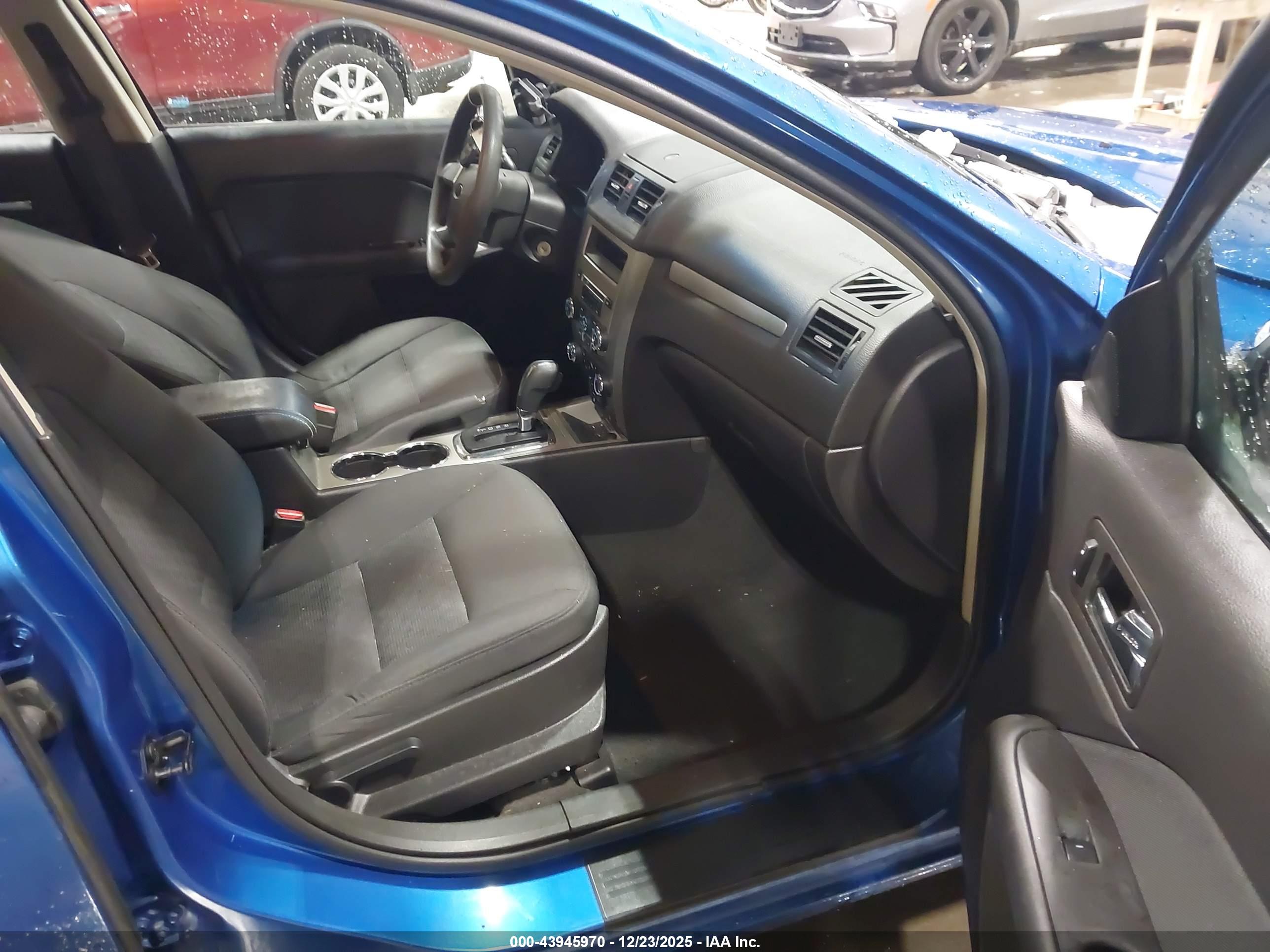 FORD FUSION image 5