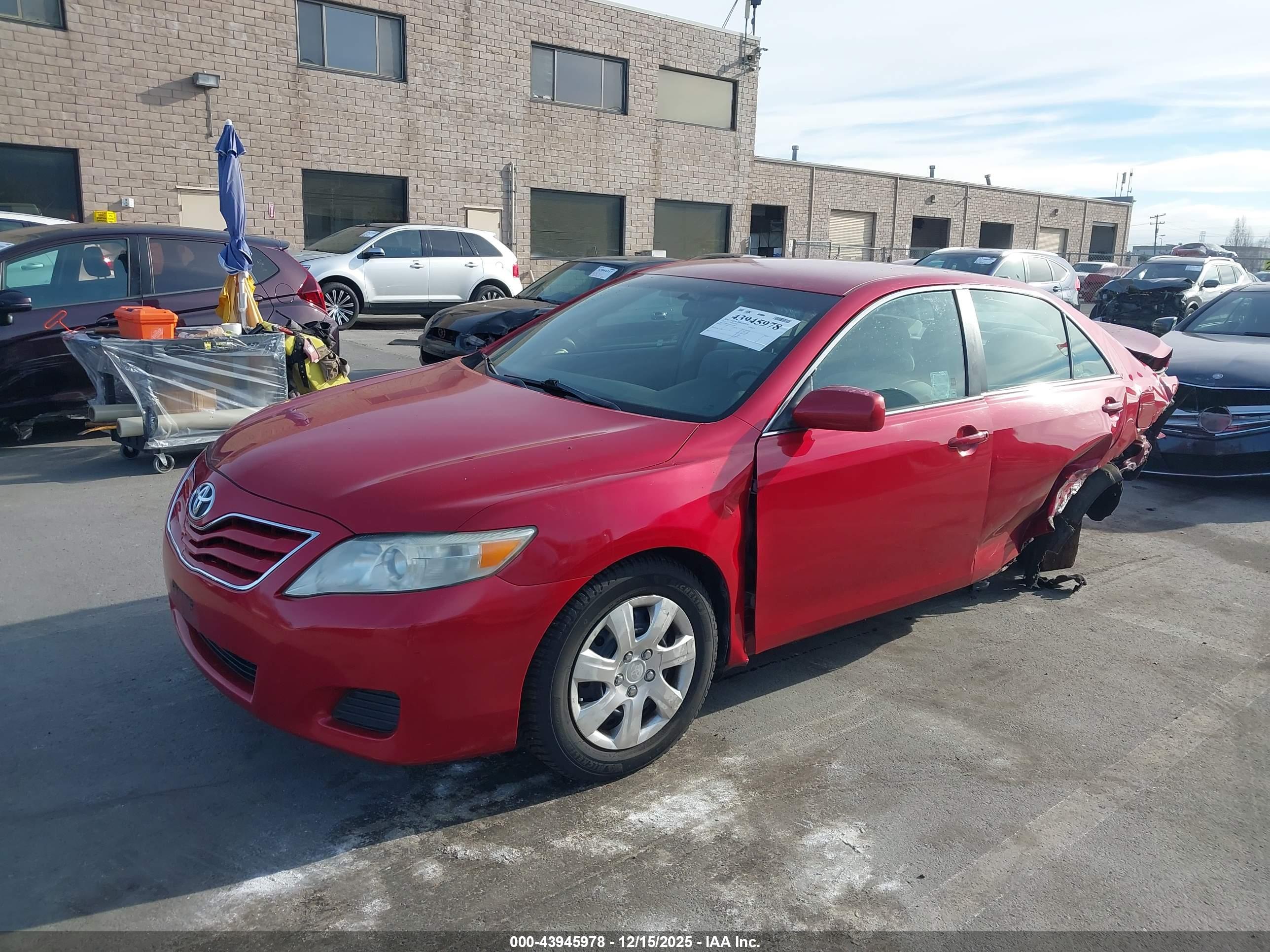 TOYOTA CAMRY image 2