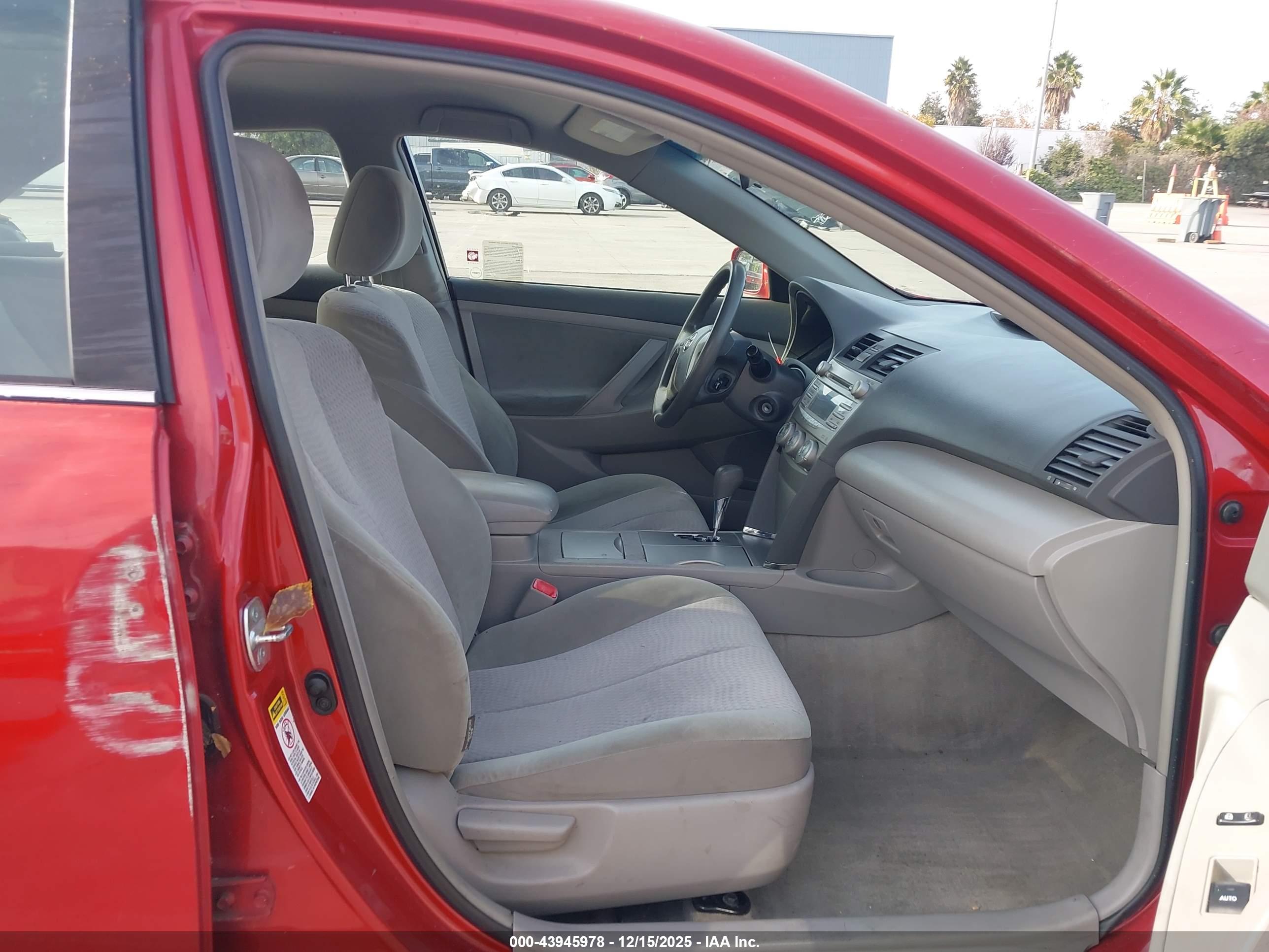 TOYOTA CAMRY image 5