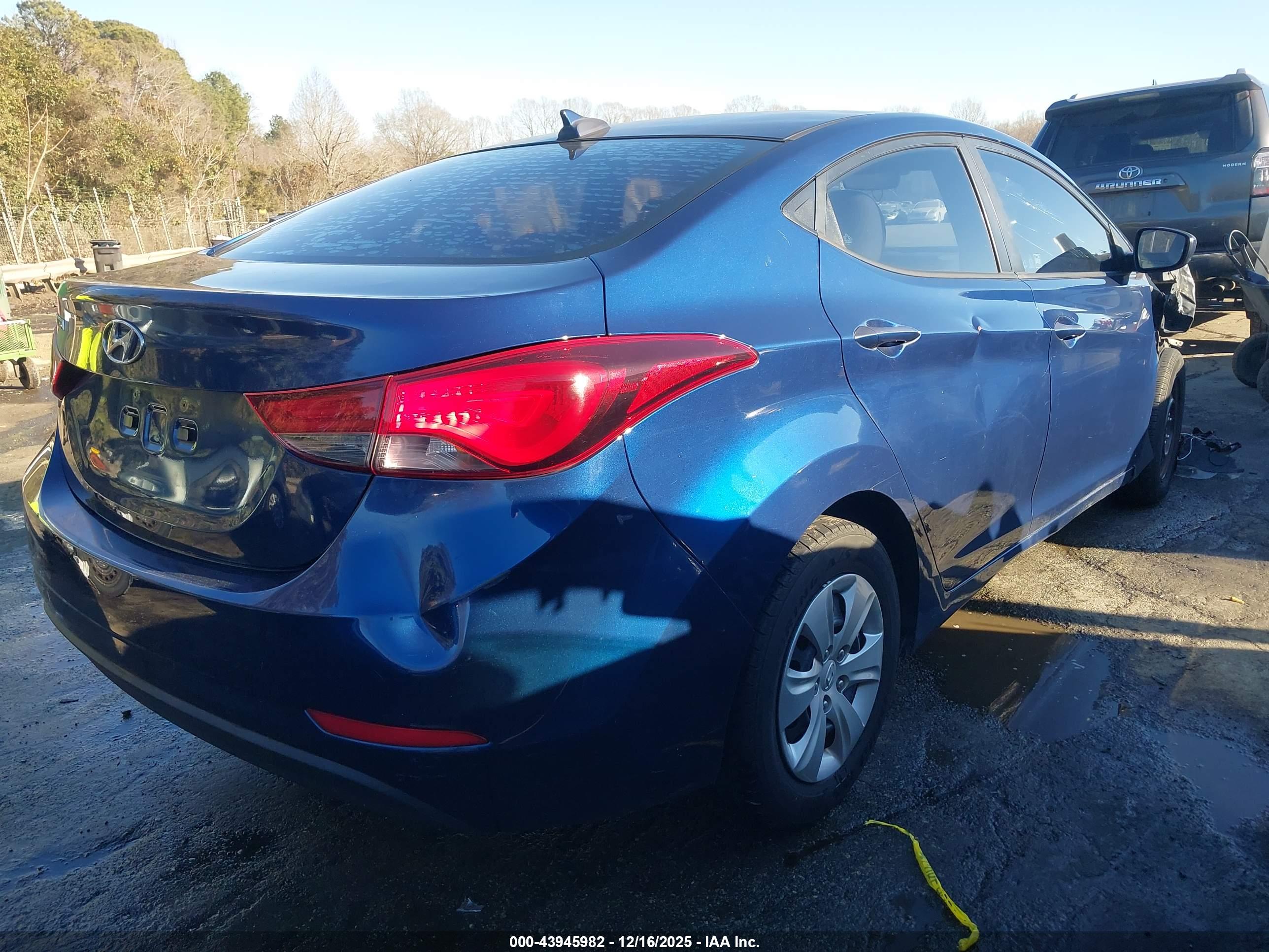 HYUNDAI ELANTRA image 4