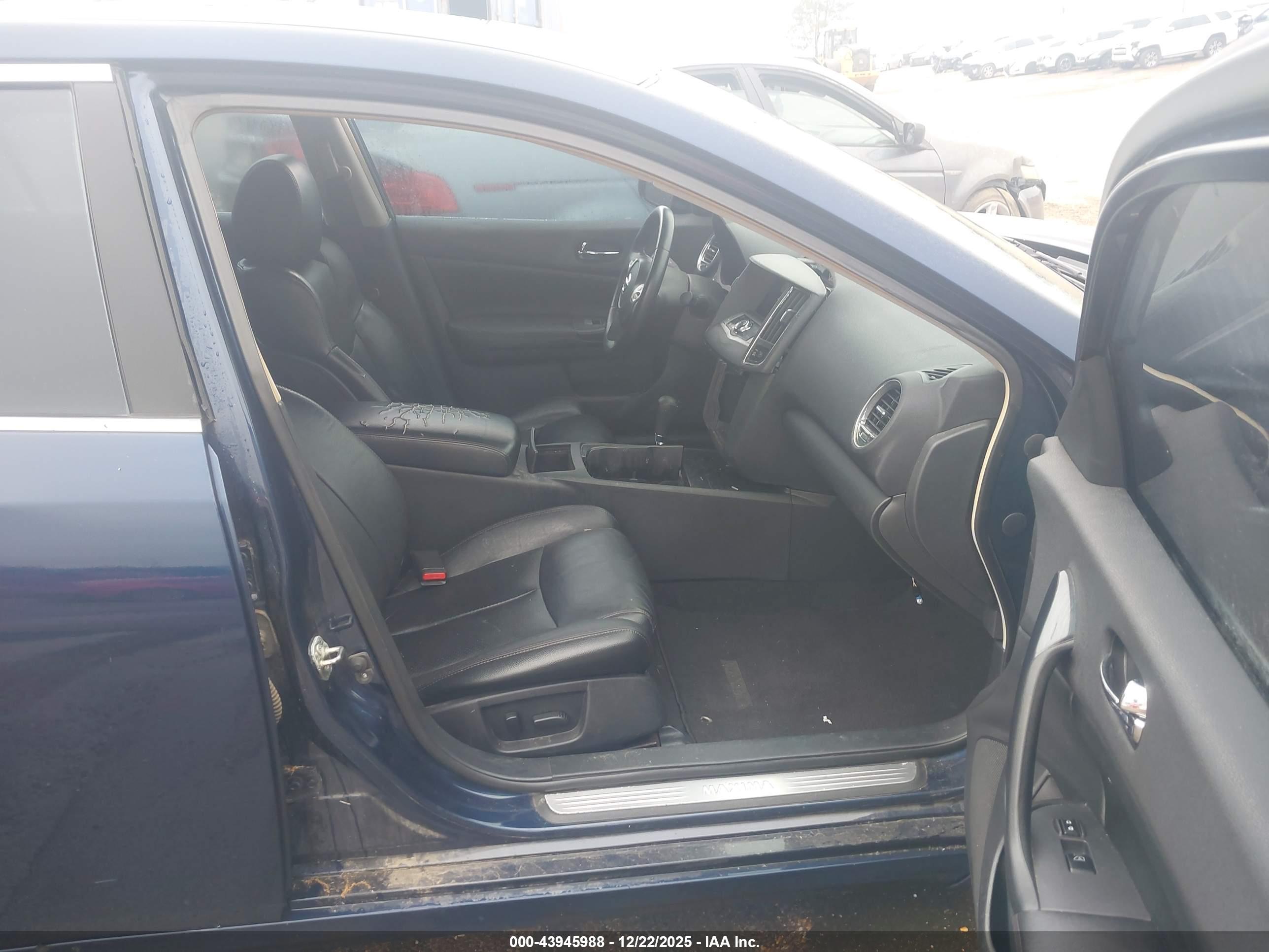 NISSAN MAXIMA image 5