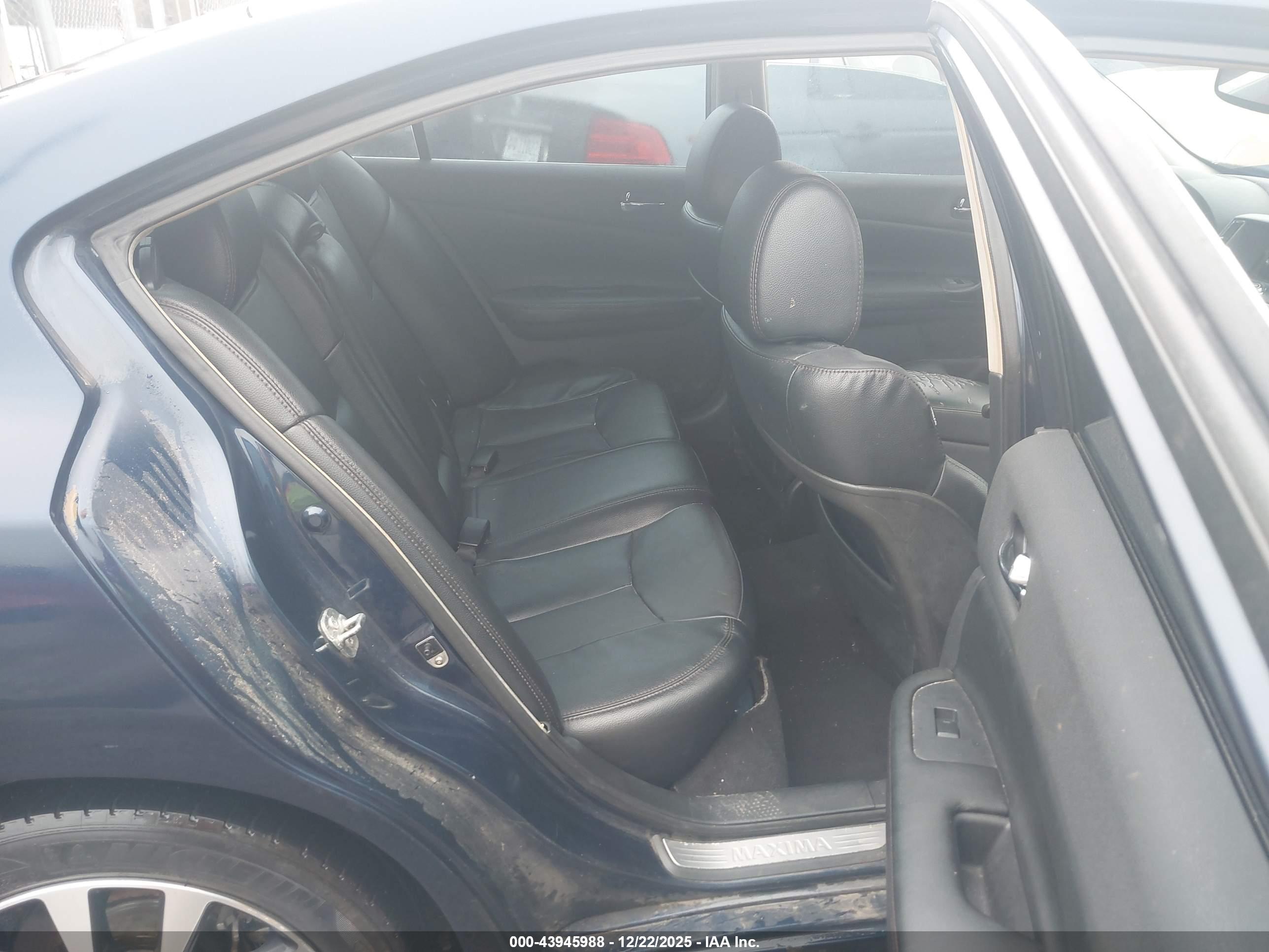 NISSAN MAXIMA image 8