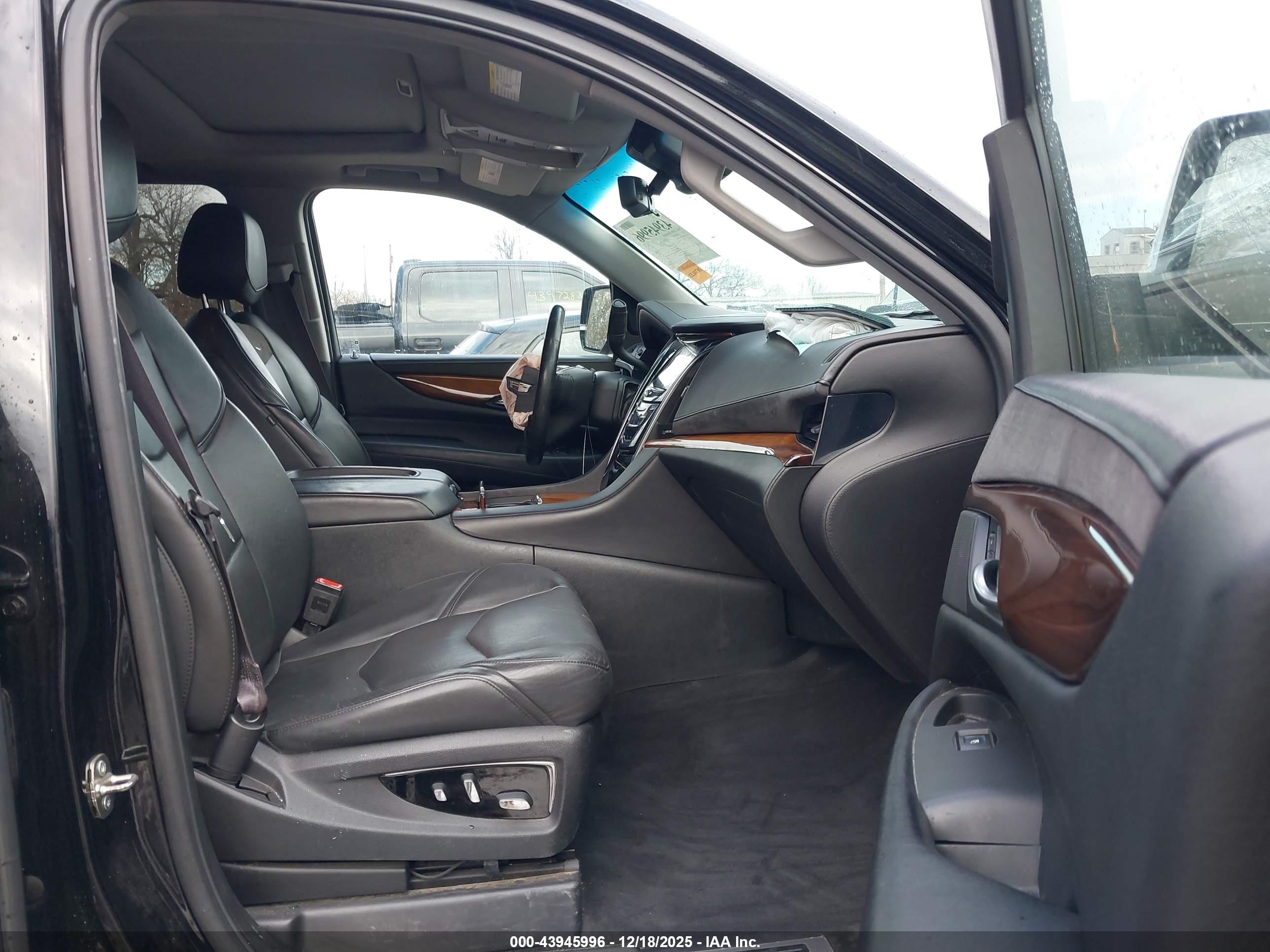 CADILLAC ESCALADE image 5