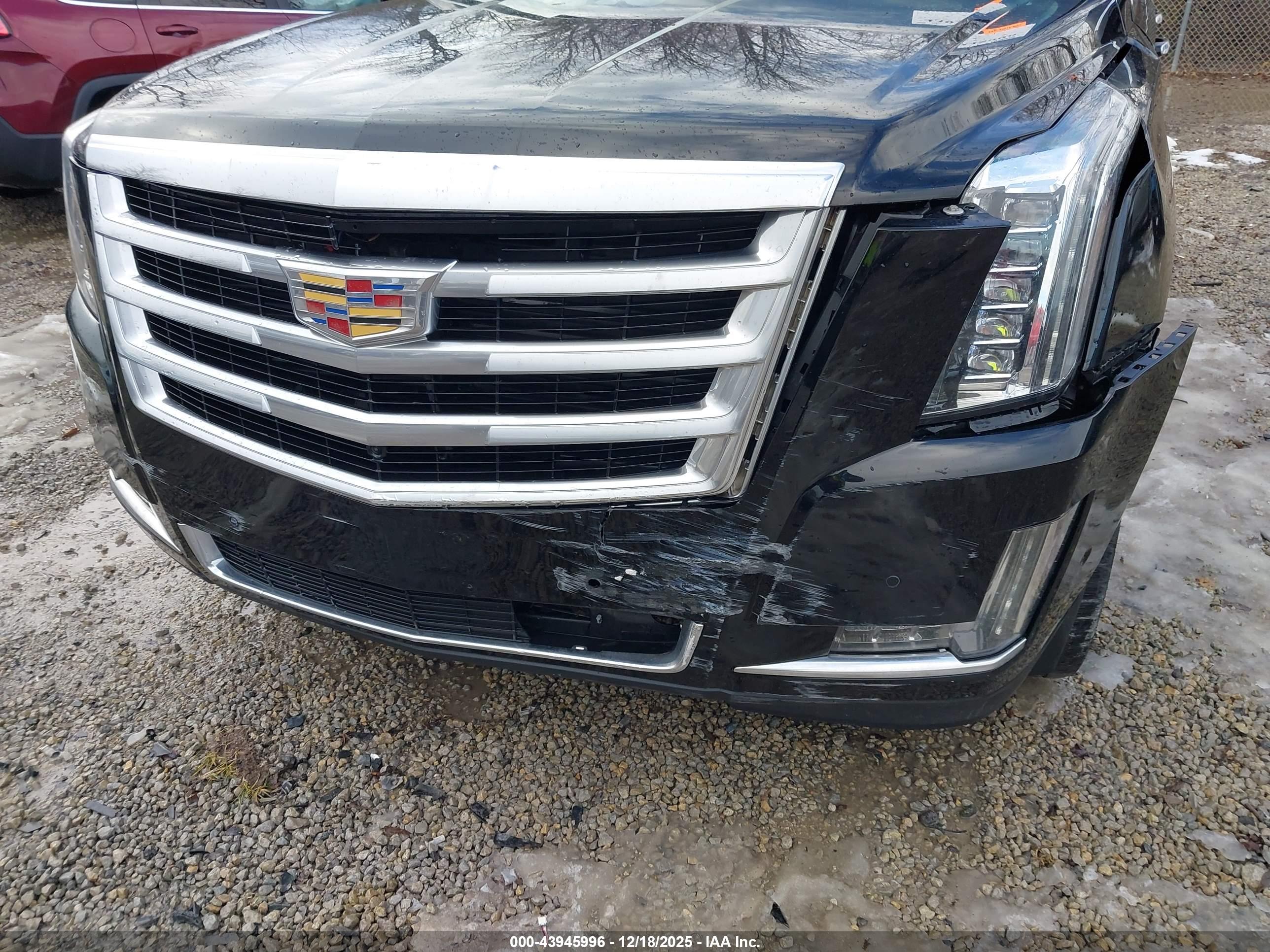 CADILLAC ESCALADE image 6