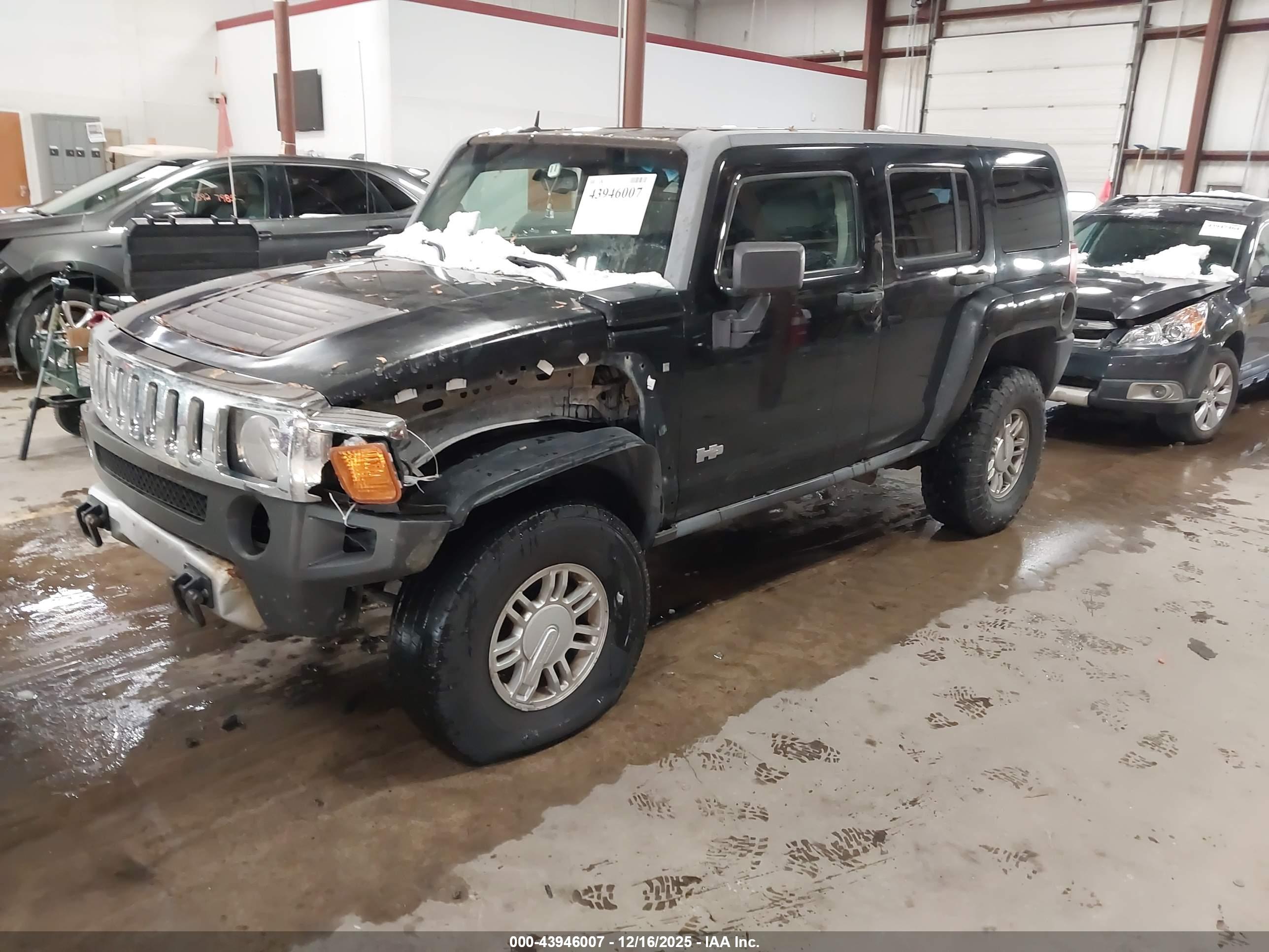 HUMMER H3 image 2