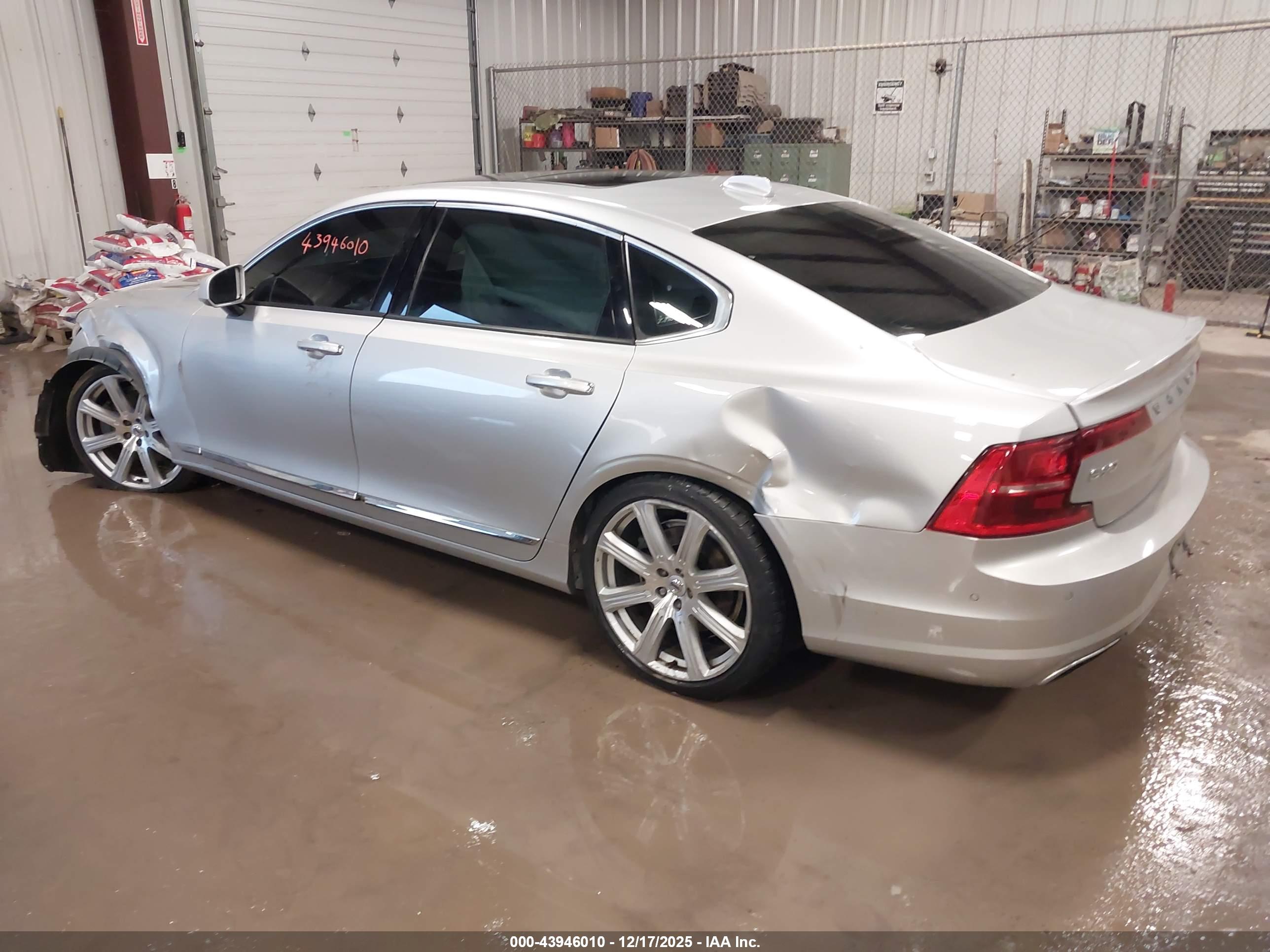 VOLVO S90 image 3