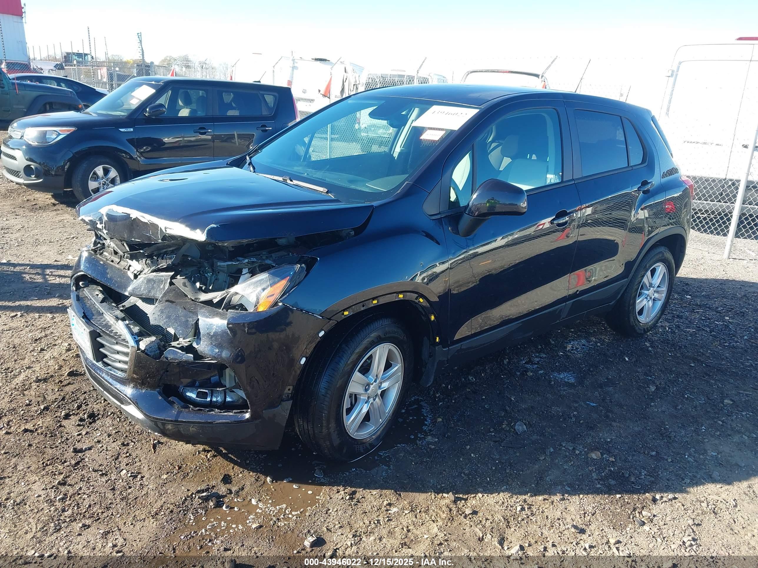 CHEVROLET TRAX image 2