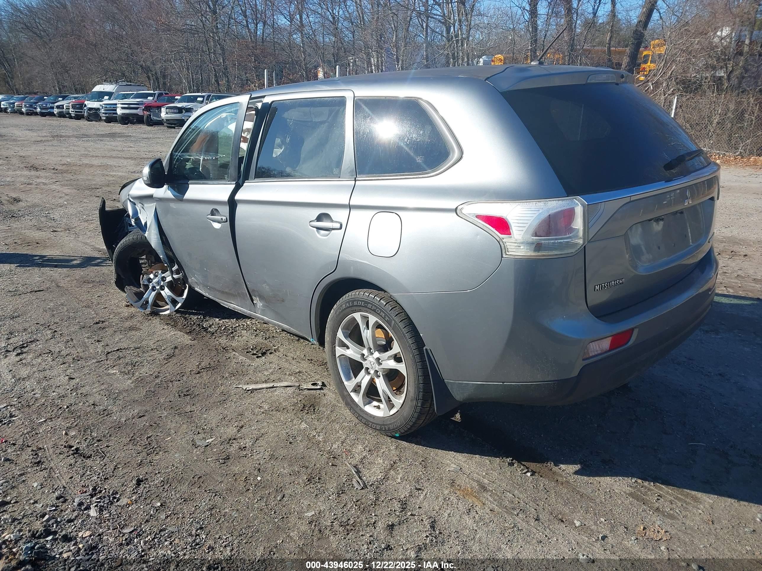 MITSUBISHI OUTLANDER image 3