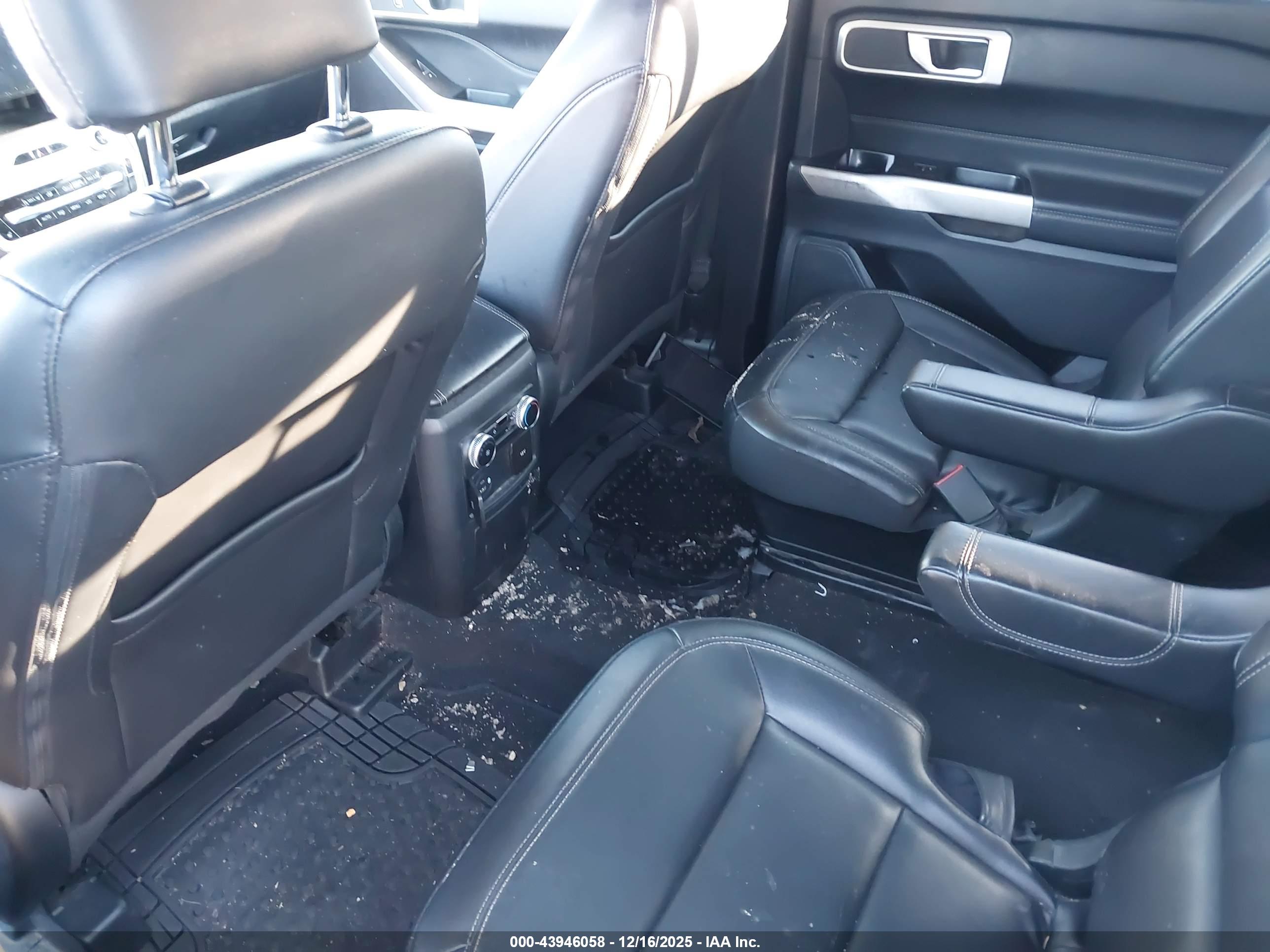 FORD EXPLORER image 8