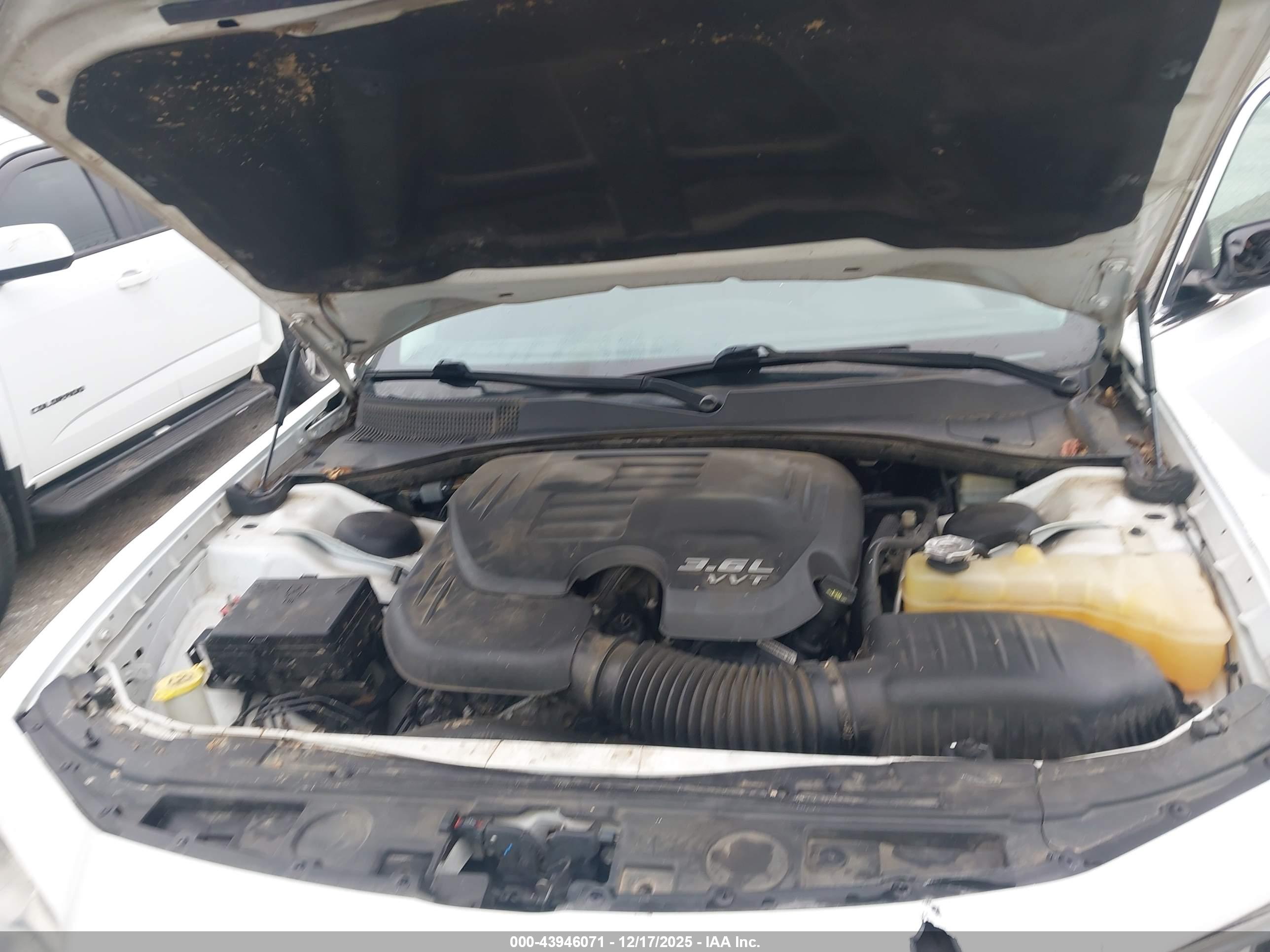 CHRYSLER 300 image 10