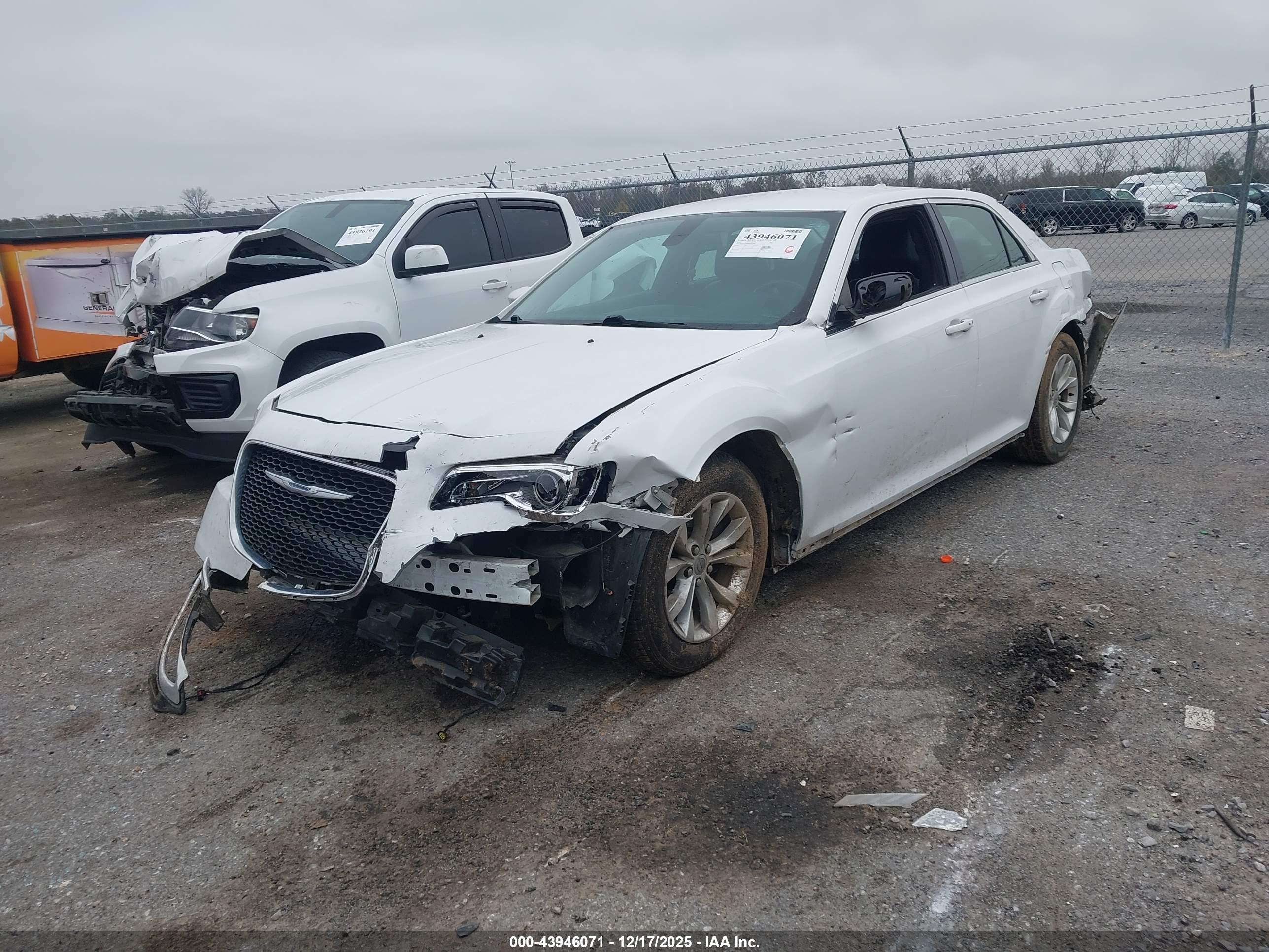 CHRYSLER 300 image 2