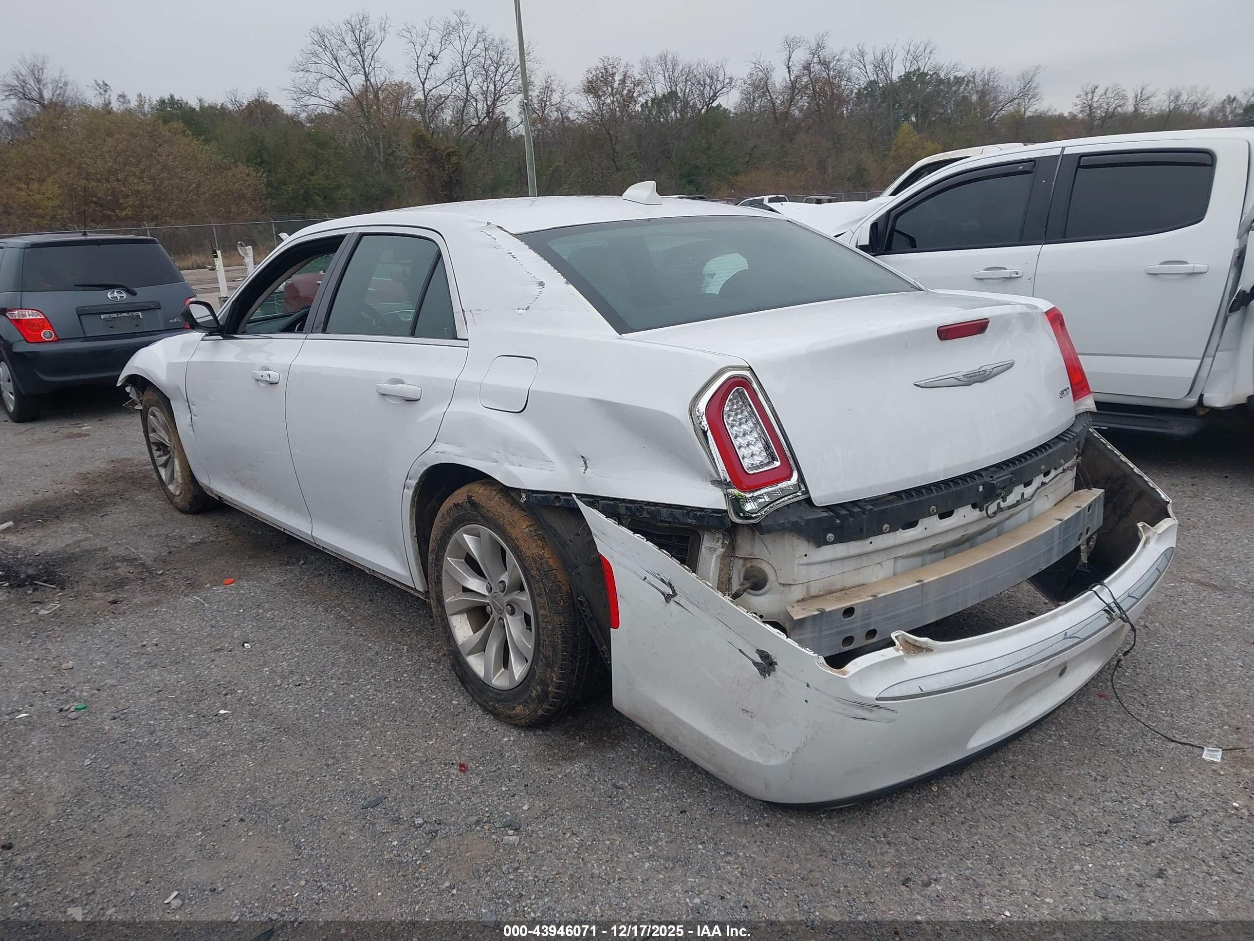 CHRYSLER 300 image 3