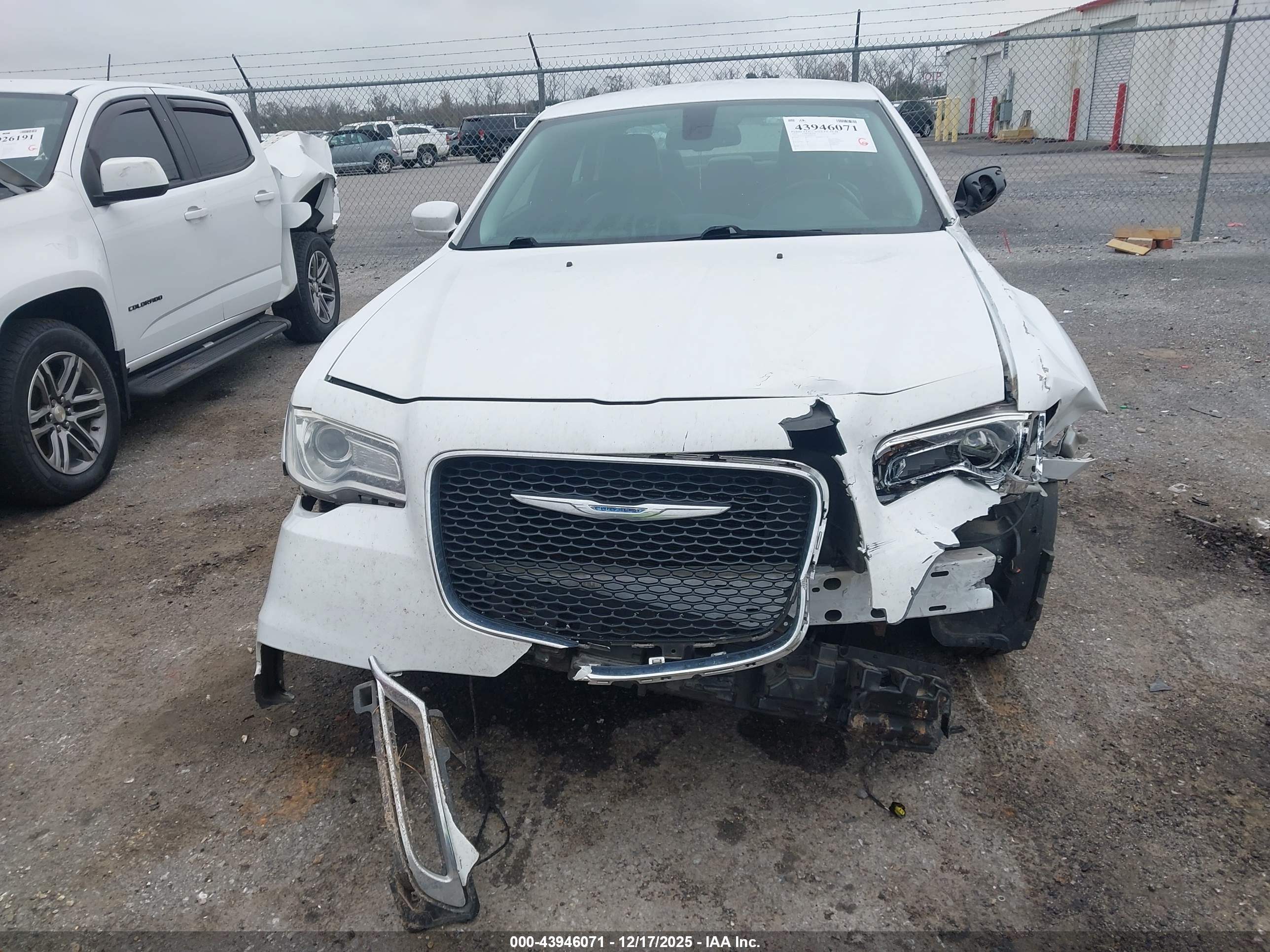 CHRYSLER 300 image 6