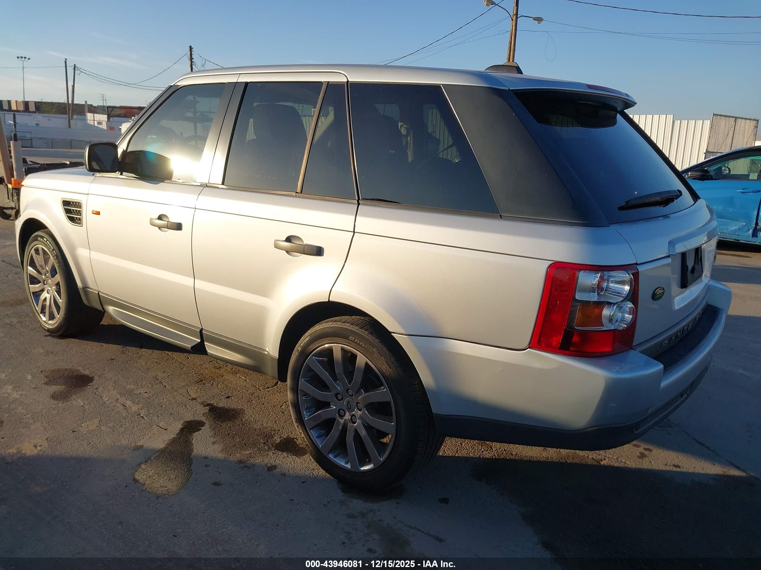 LAND ROVER image 3