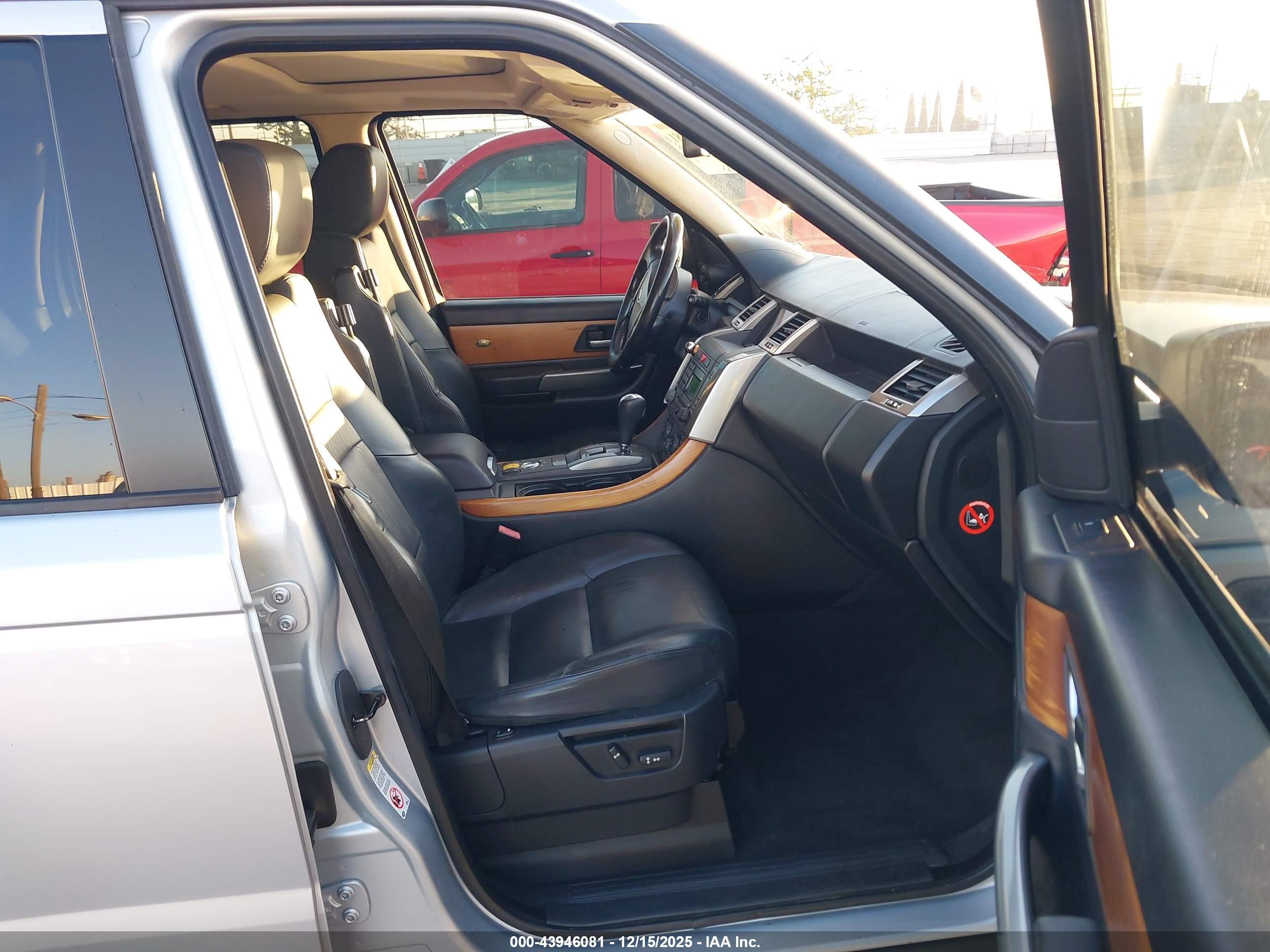 LAND ROVER image 5