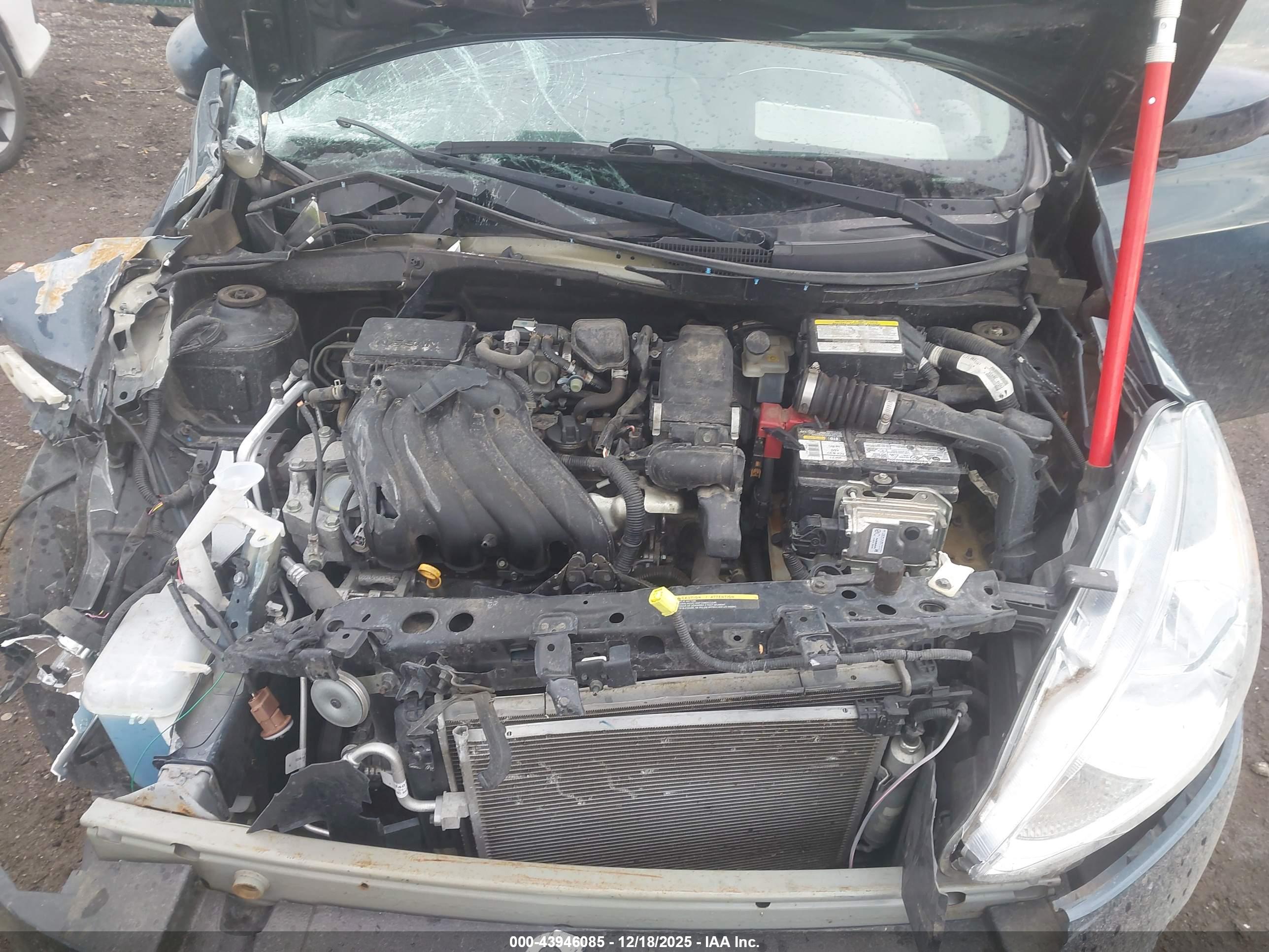 NISSAN VERSA image 10