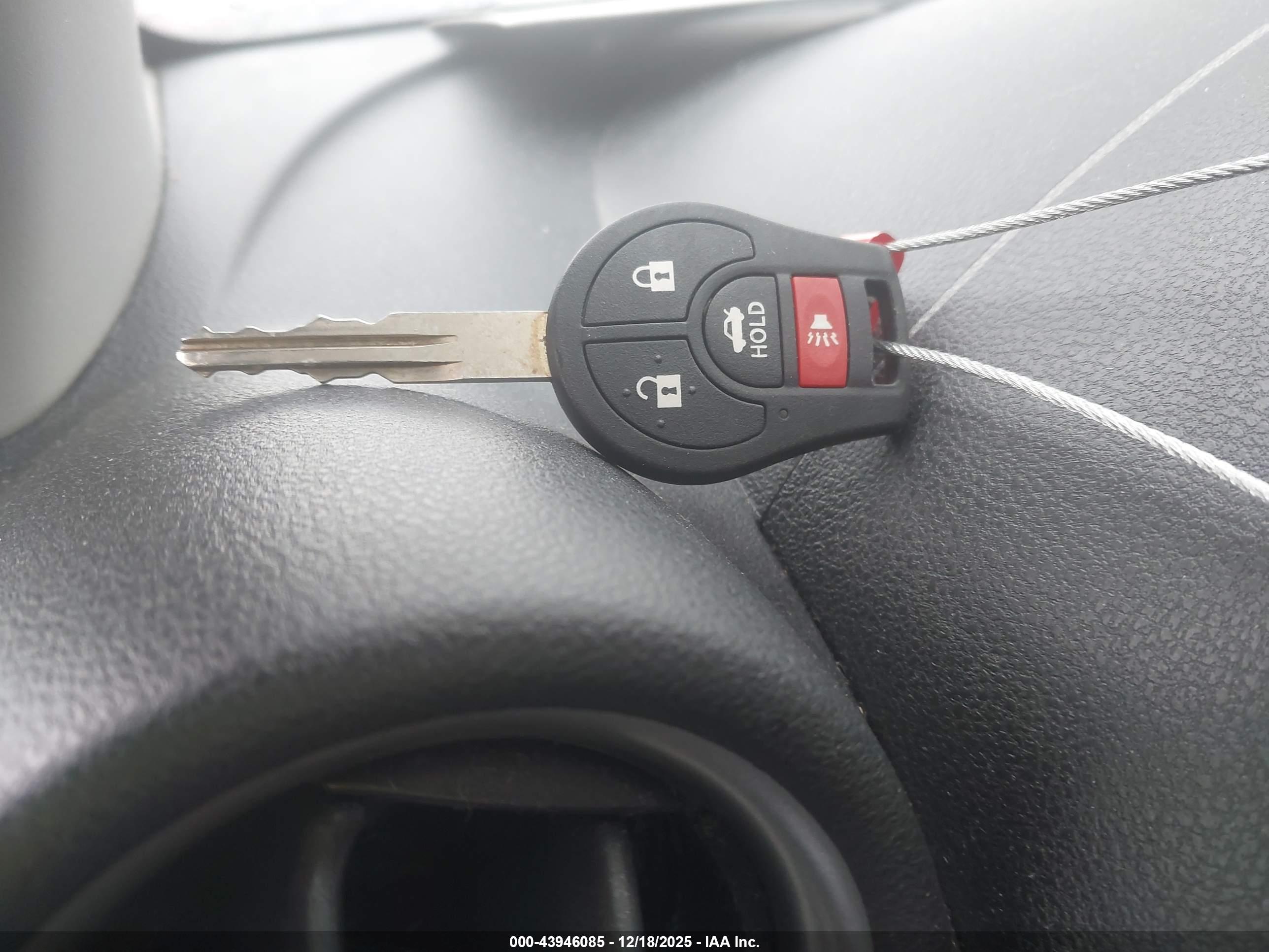 NISSAN VERSA image 11