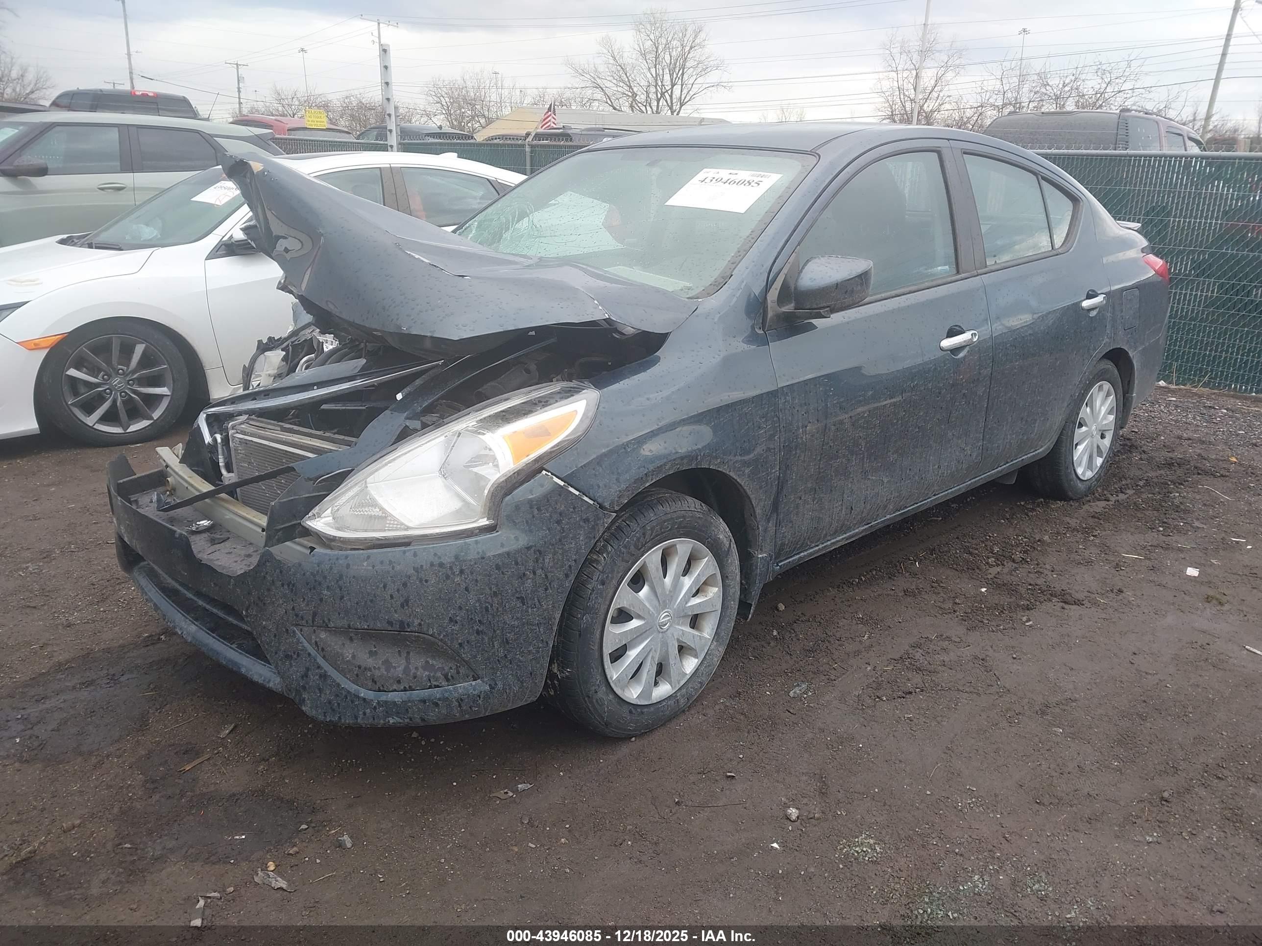 NISSAN VERSA image 2