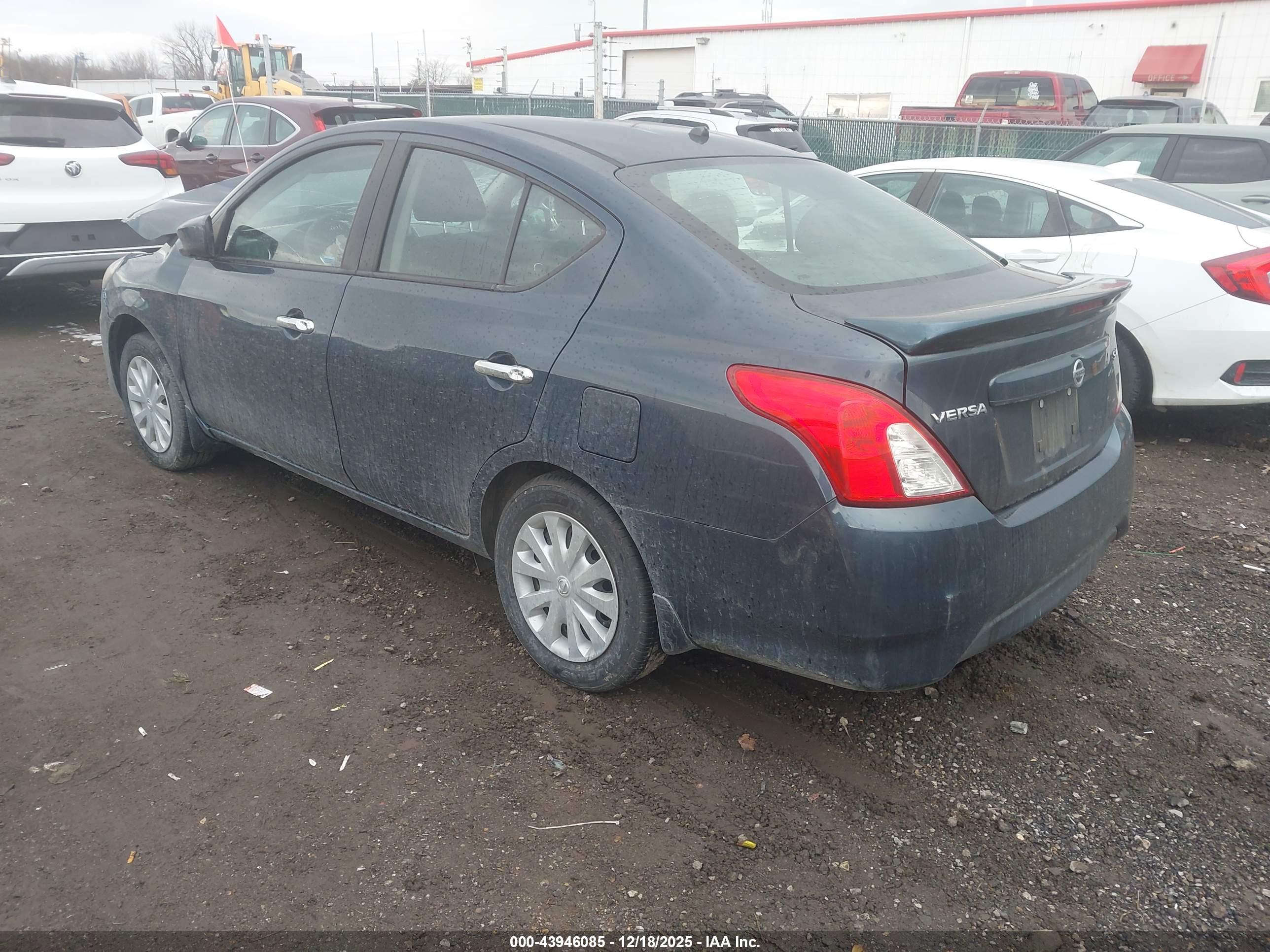 NISSAN VERSA image 3