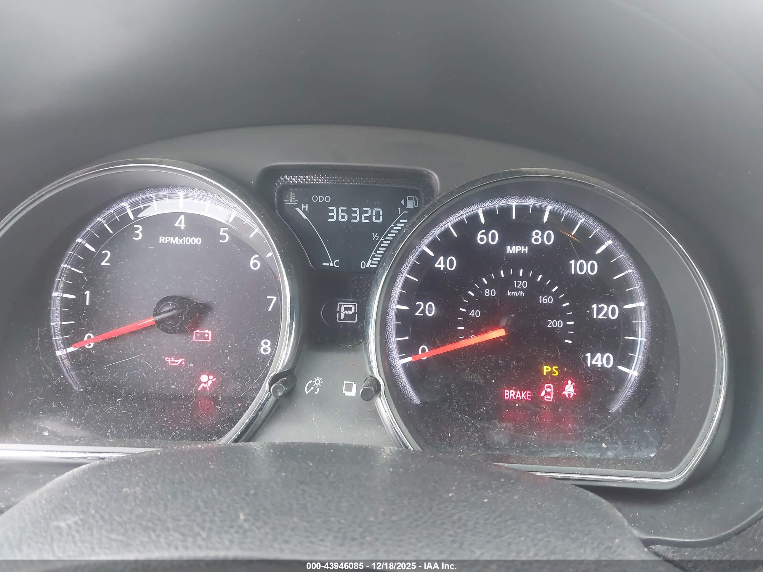 NISSAN VERSA image 7