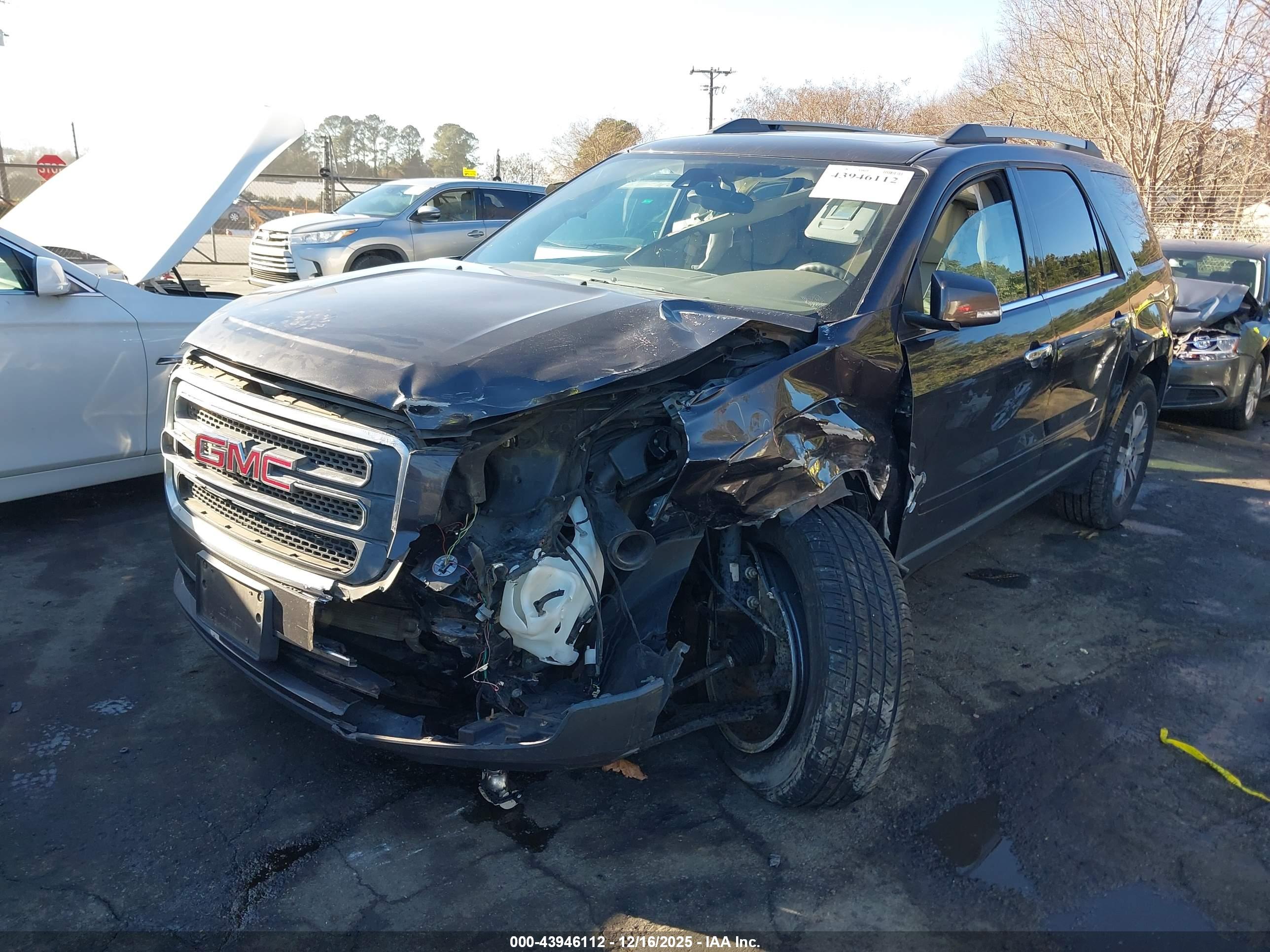 GMC ACADIA image 2