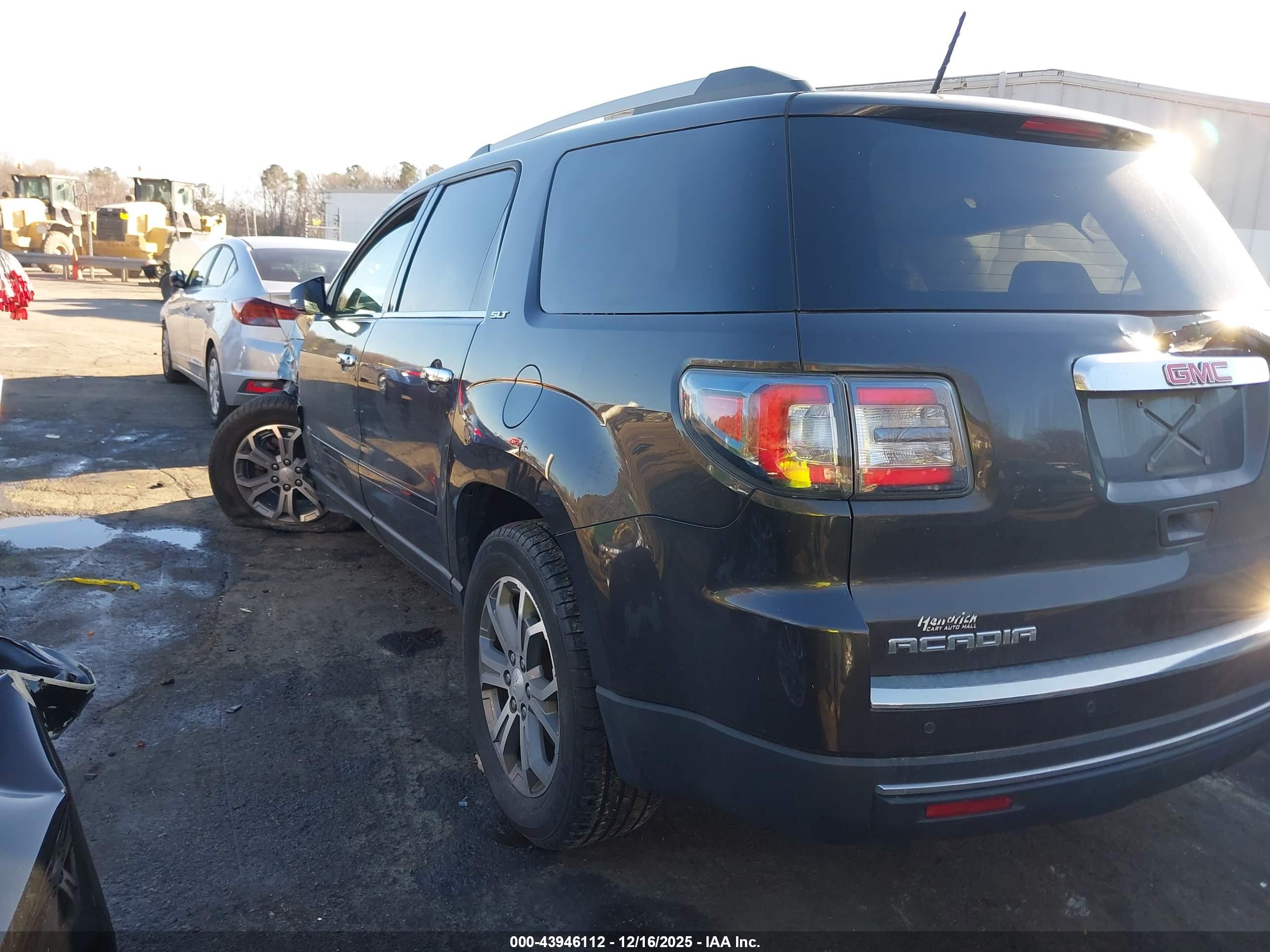 GMC ACADIA image 3