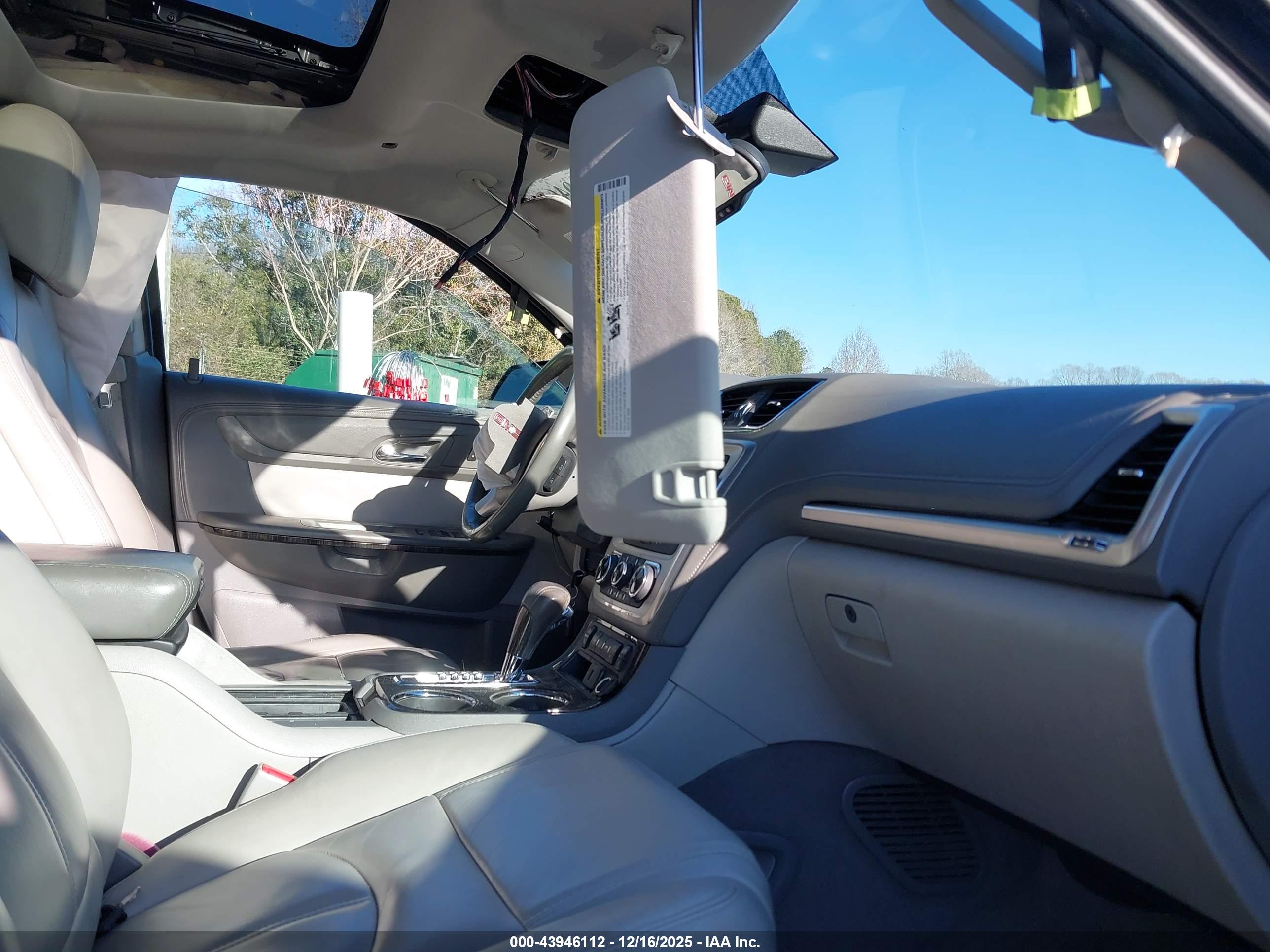 GMC ACADIA image 5