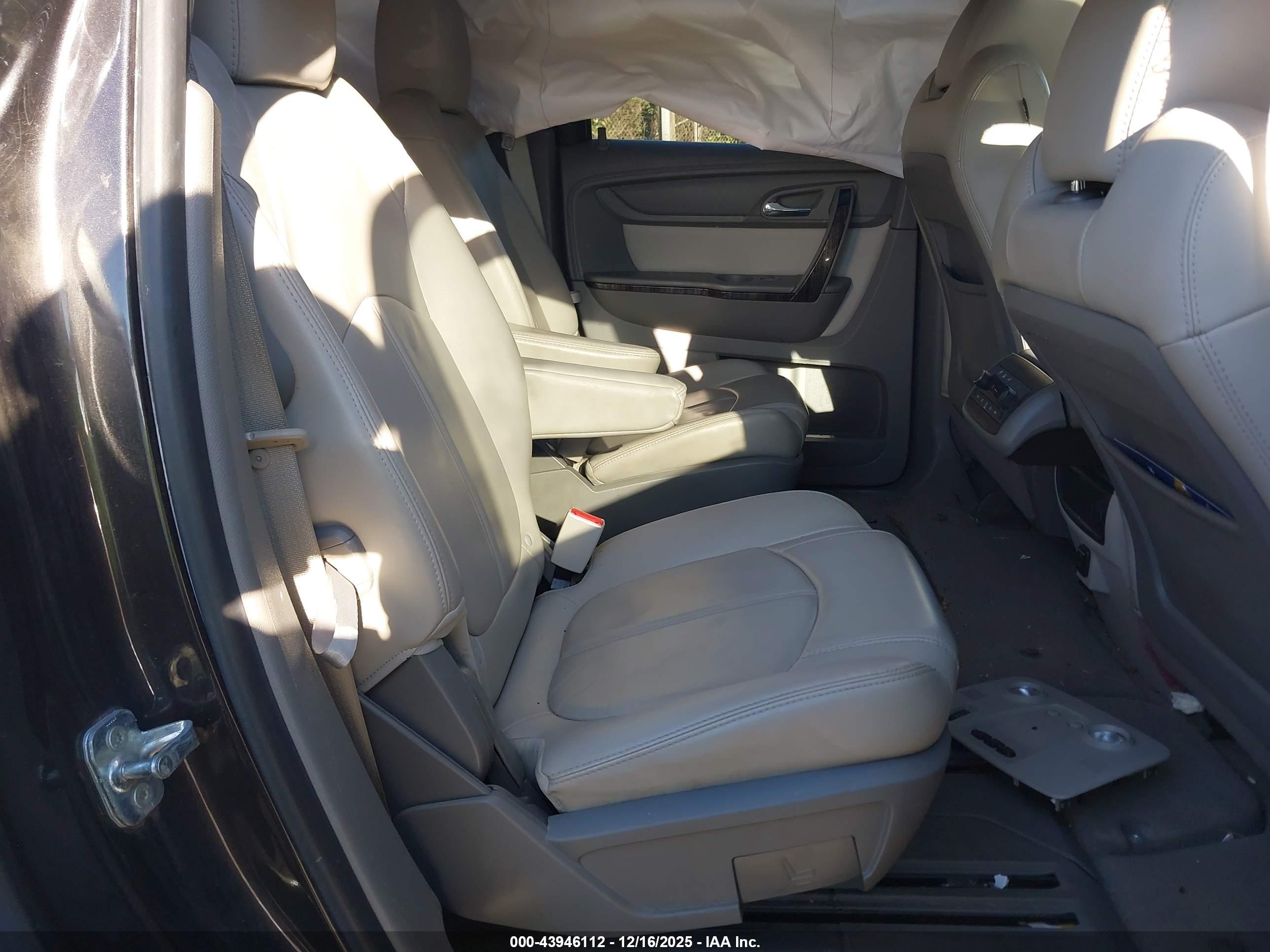 GMC ACADIA image 8
