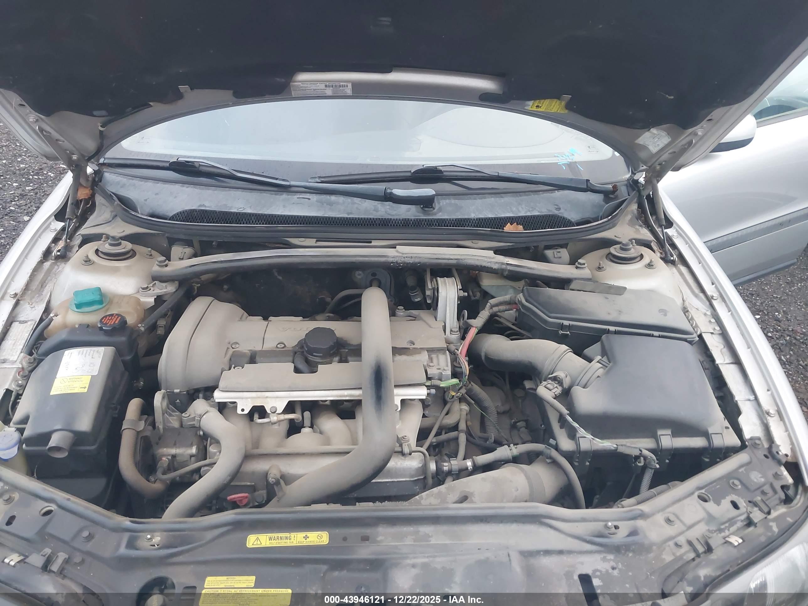 VOLVO S60 image 10