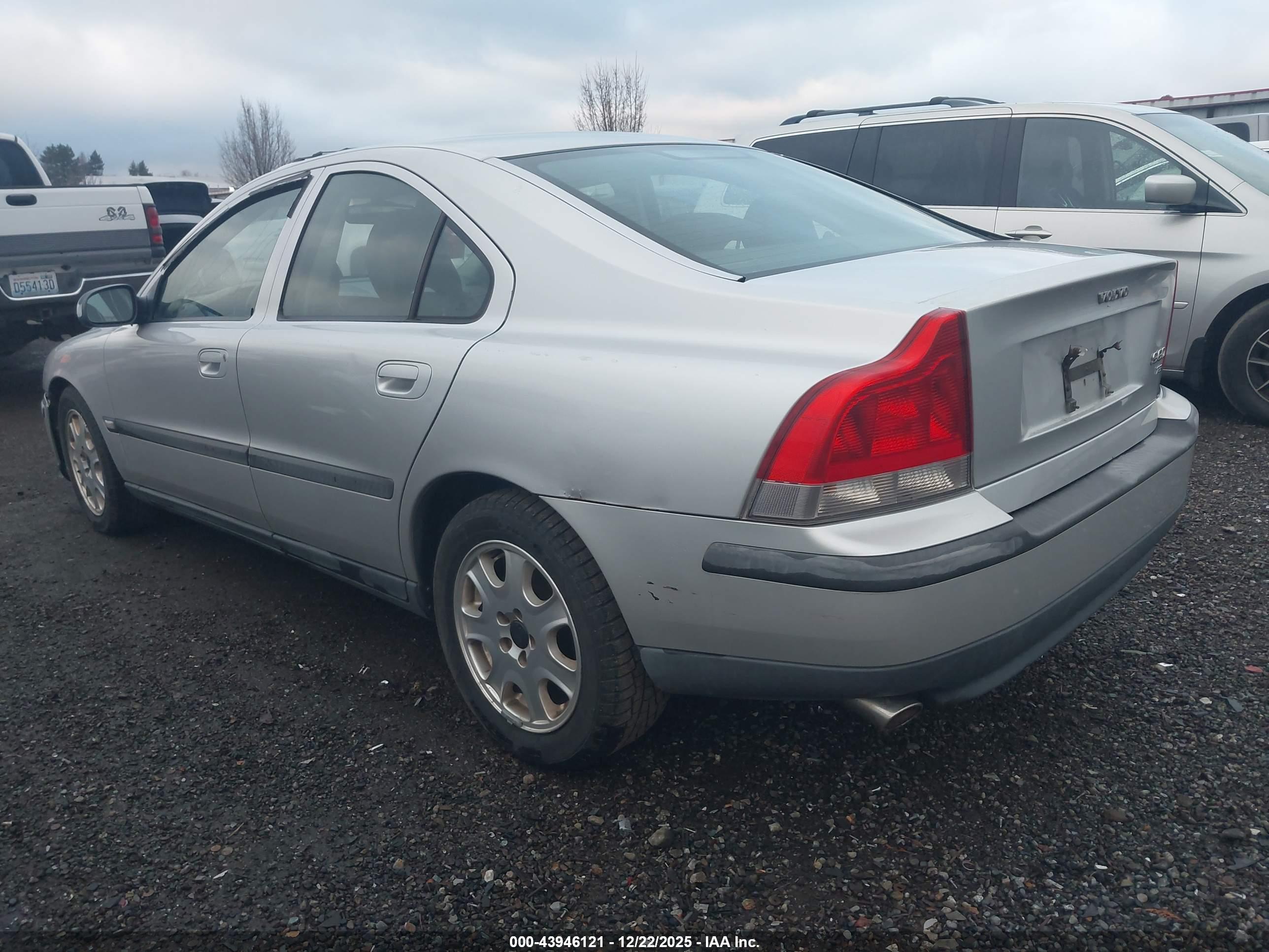 VOLVO S60 image 3