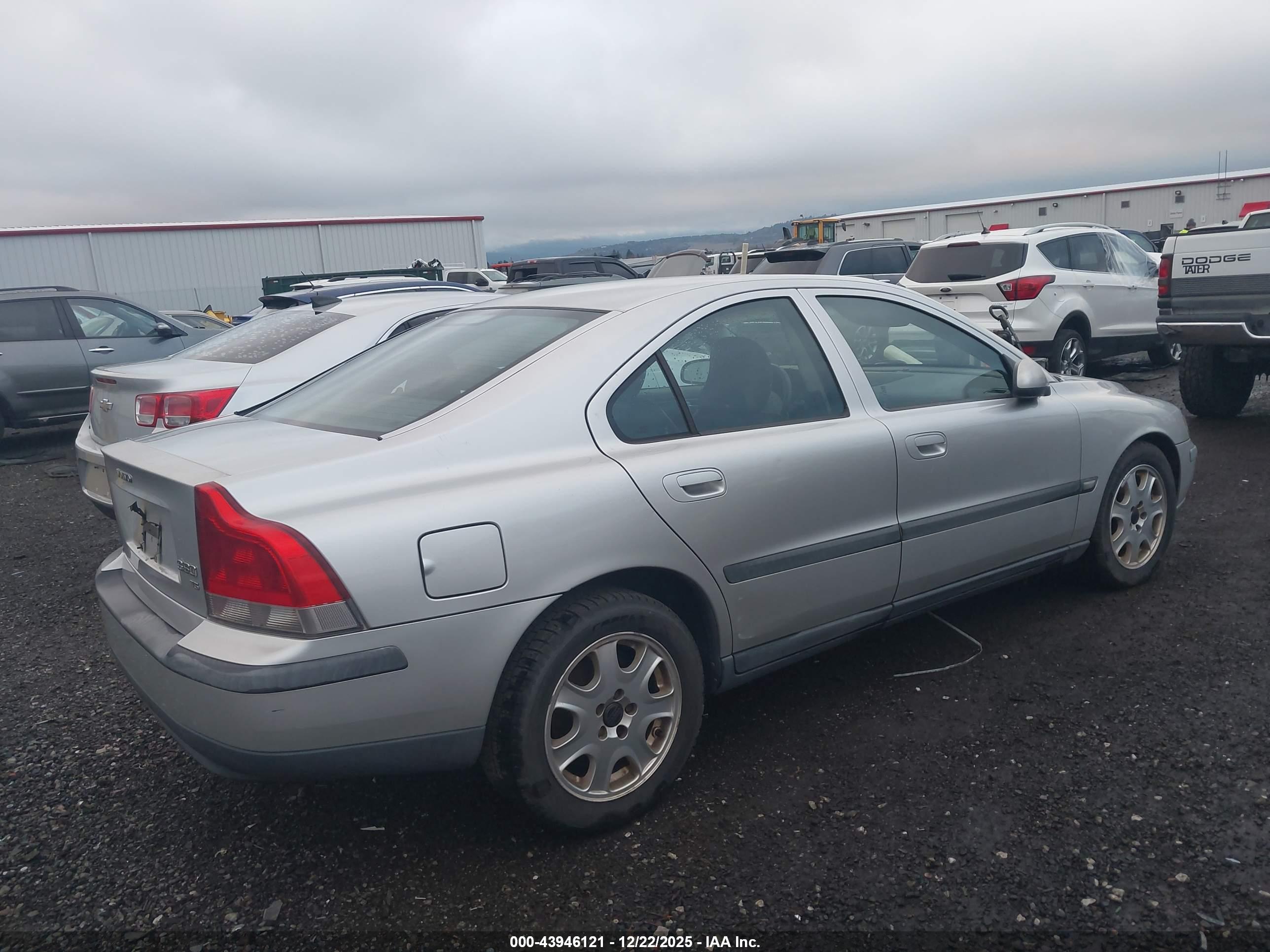 VOLVO S60 image 4